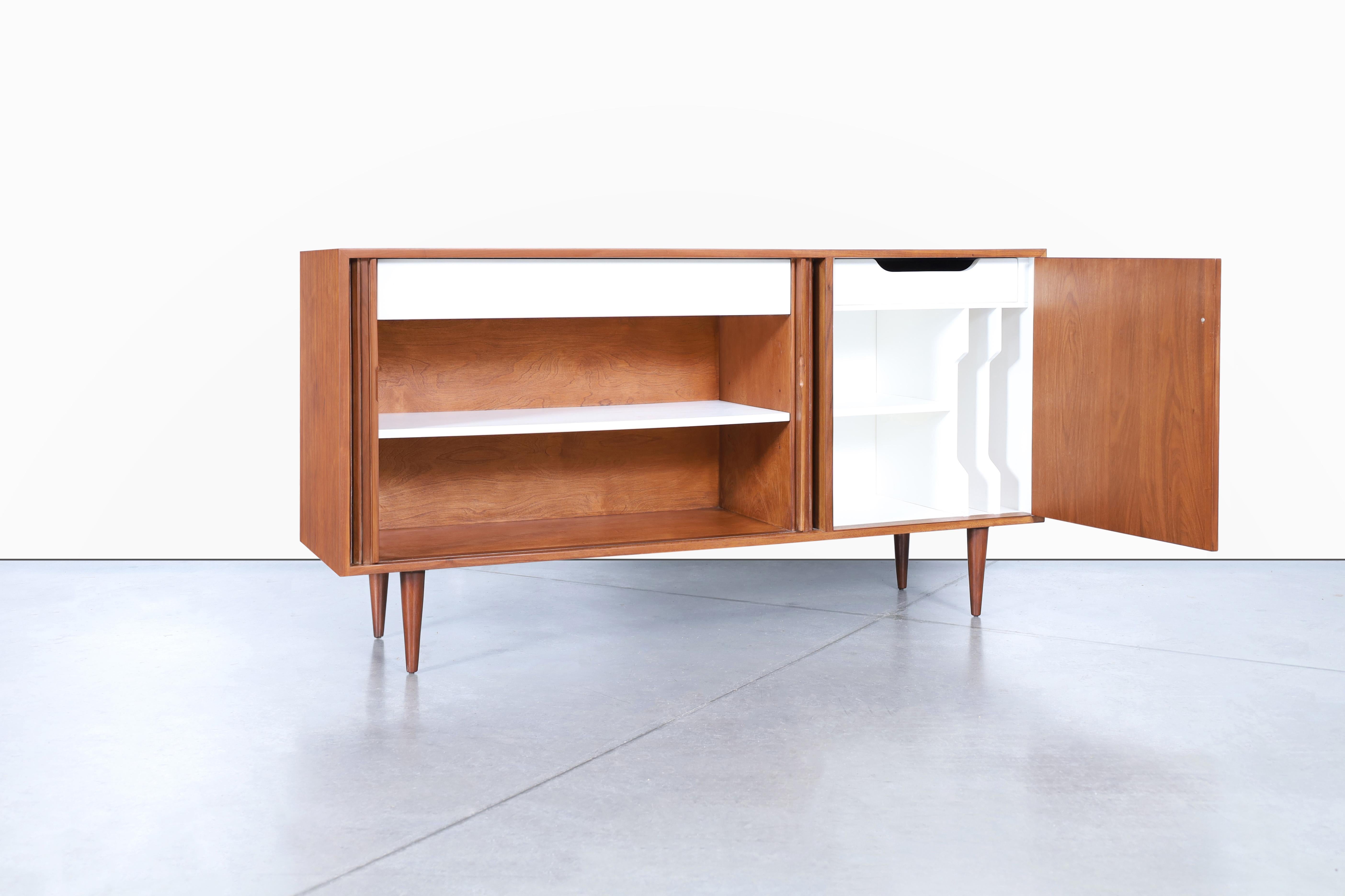 Glenn of California Walnut Tambour Door Credenza by Milo Baughman In Good Condition In North Hollywood, CA