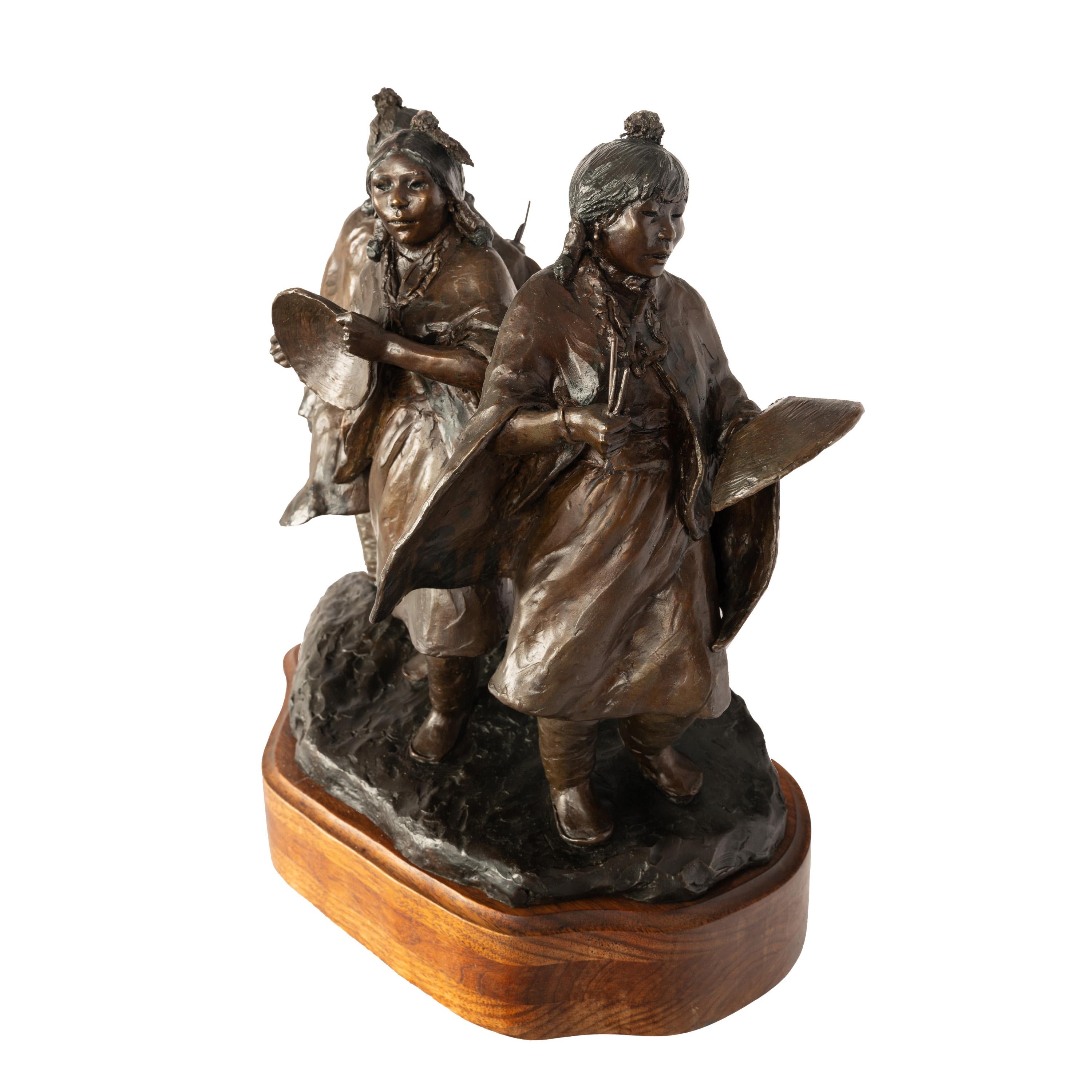 Bronze-Skulptur-Statue der Korb Tänzerin, Young Native Pueblo Women, New Mexico – Sculpture von Glenna Goodacre