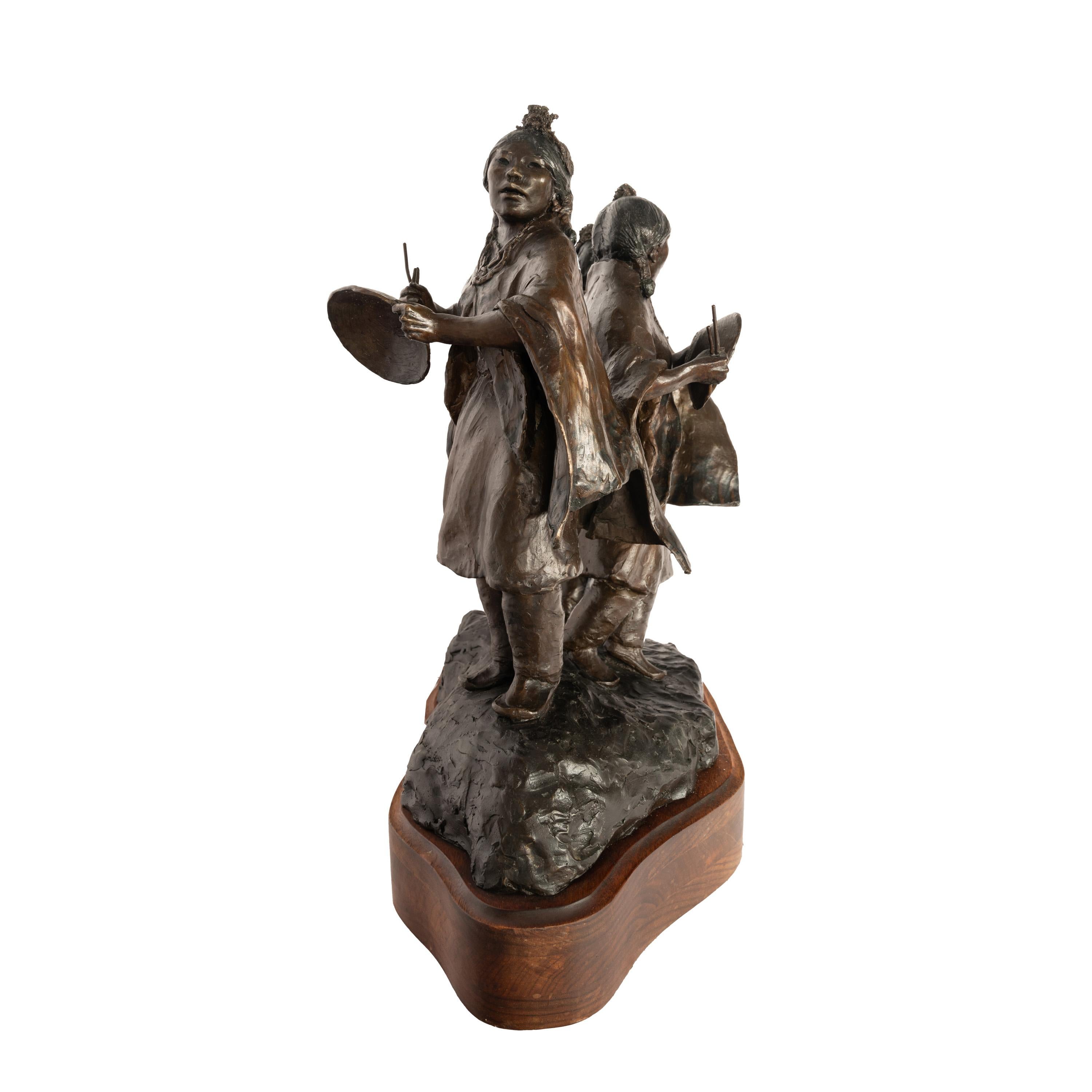 Bronze-Skulptur-Statue der Korb Tänzerin, Young Native Pueblo Women, New Mexico (Gold), Figurative Sculpture, von Glenna Goodacre