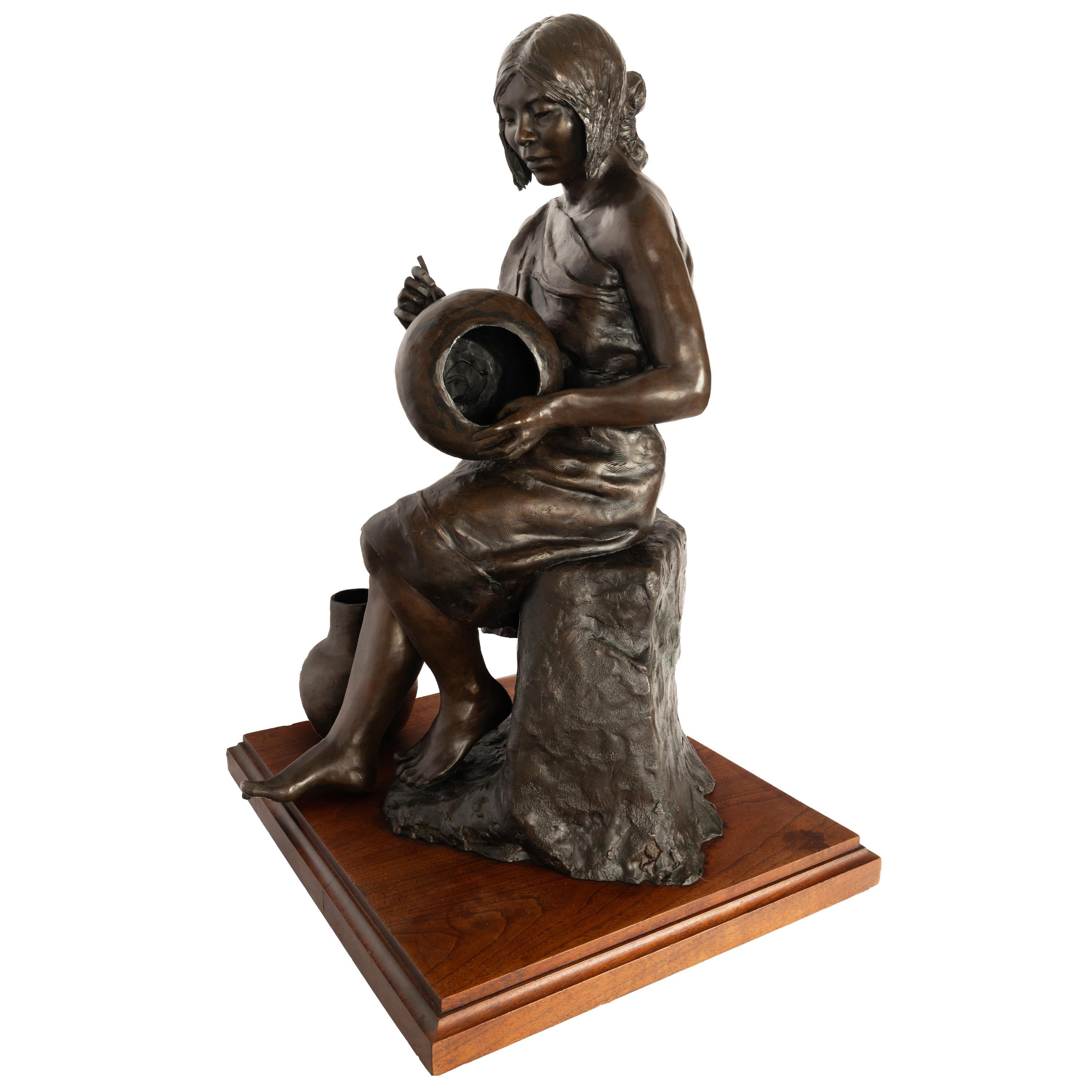Bronzeskulpturstatue der Töpferin von Zia, Young Native Pueblo Woman, New Mexico, Keramik 6