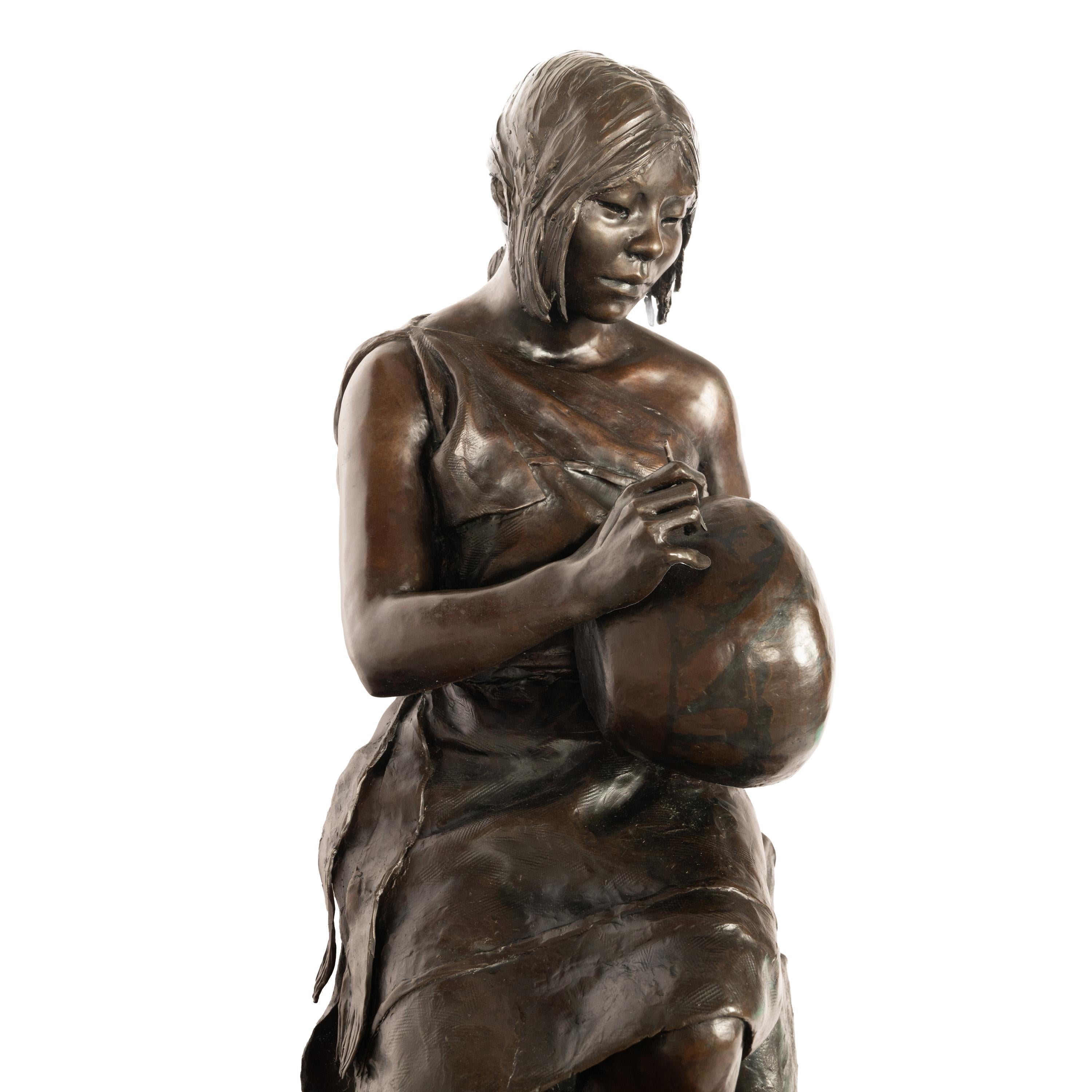Bronzeskulpturstatue der Töpferin von Zia, Young Native Pueblo Woman, New Mexico, Keramik 8