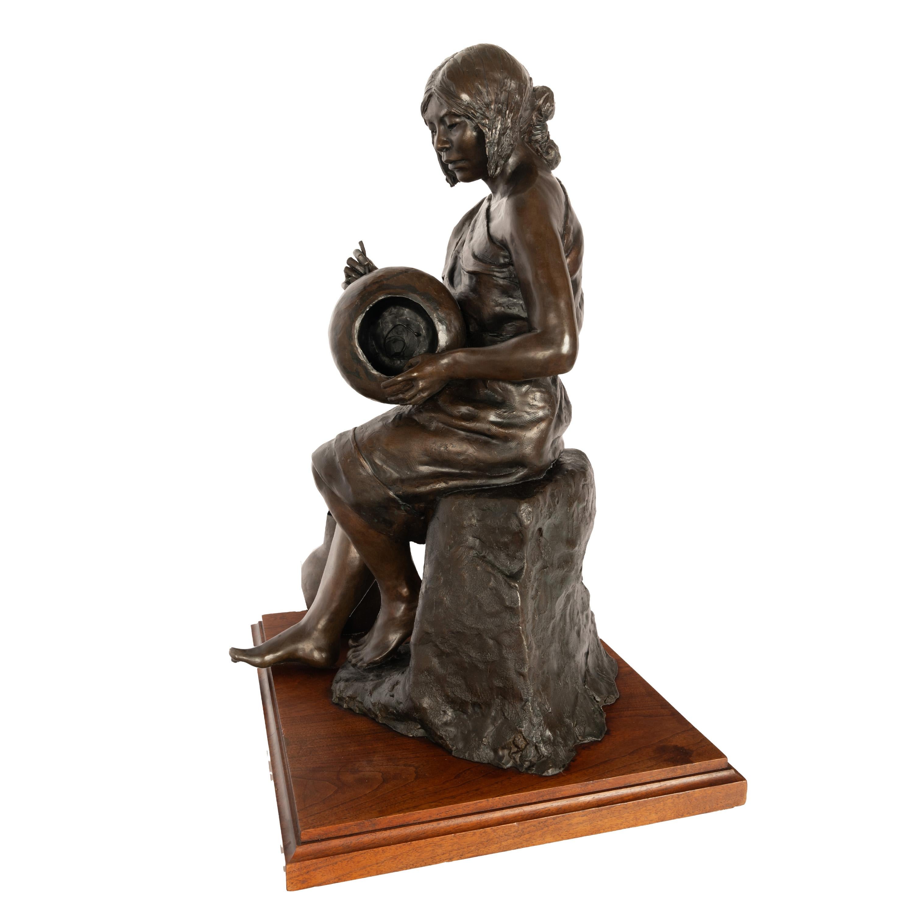 Bronzeskulpturstatue der Töpferin von Zia, Young Native Pueblo Woman, New Mexico, Keramik 5
