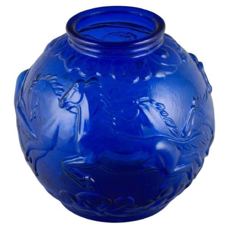 Glimma Glasbruk, Sweden. Art Nouveau "Blomkula" art glass vase in blue