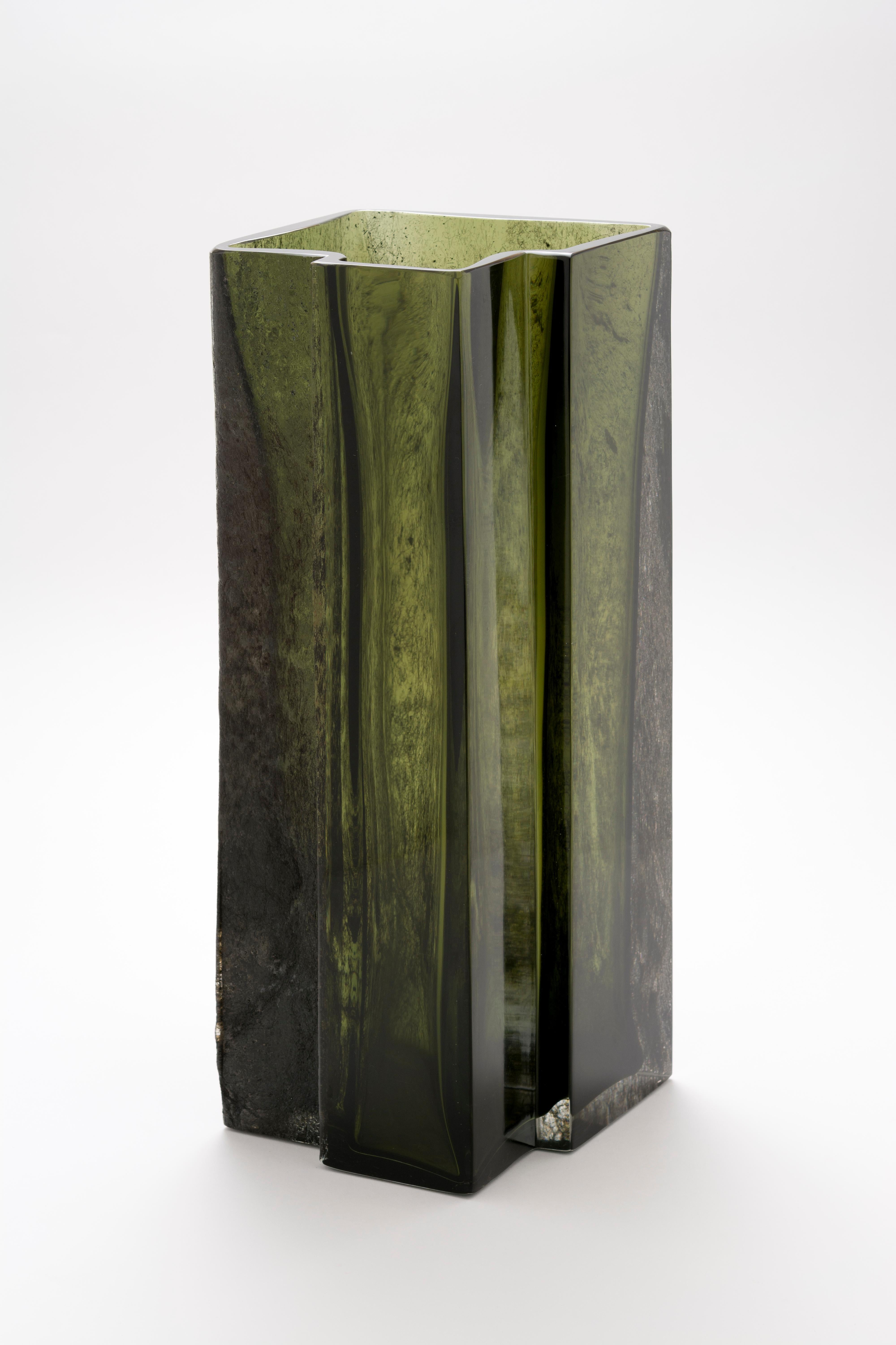 Glimmer of light vase by Paolo Marcolongo
Dimensions: 42.2 x 16.4 x H 16.2 cm 
Materials: Murano glass and iron. 


Paolo Marcolongo was born in Padua in 1956, he attended the Art High School 