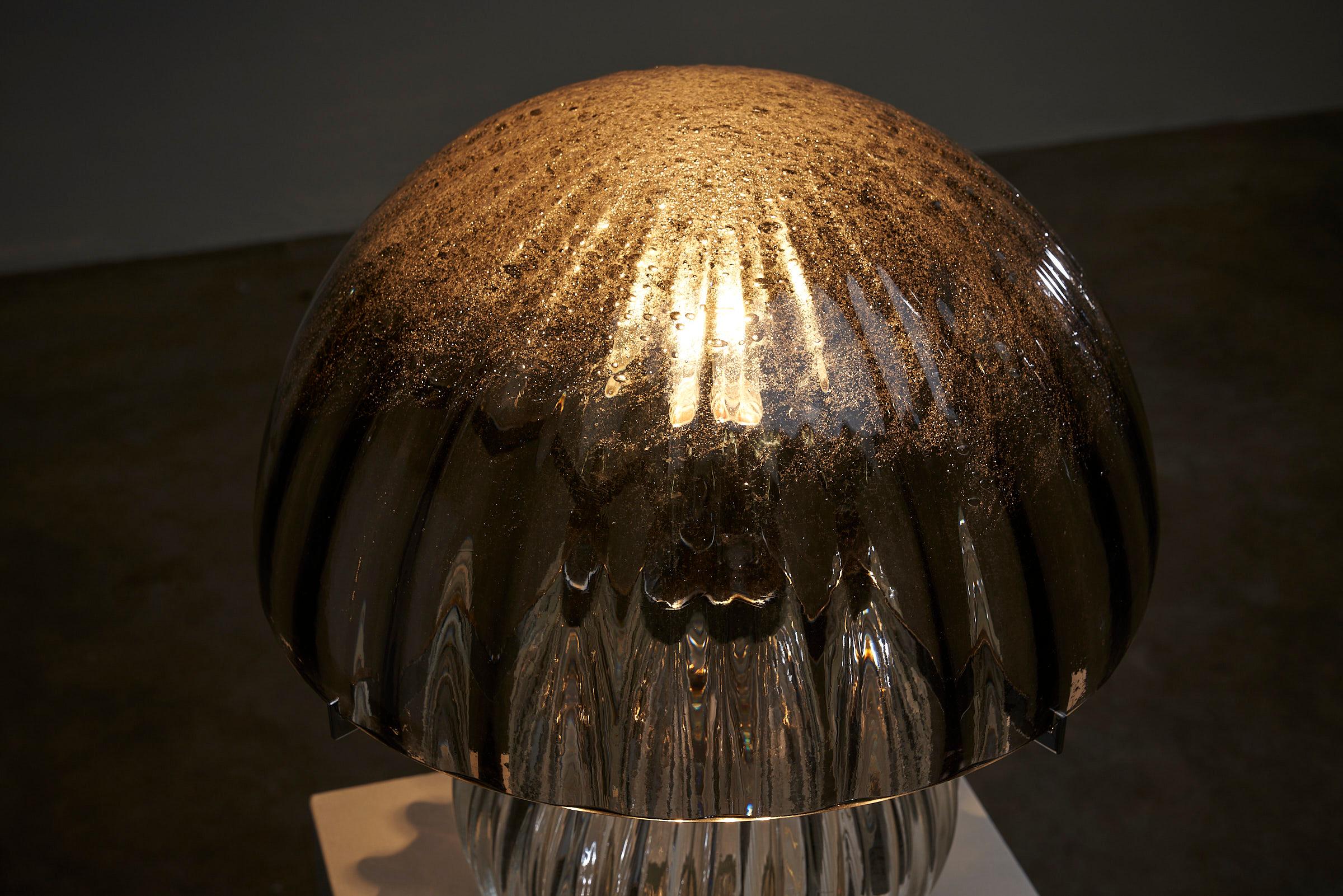 Glimmering Glass Mushroom Table Lamp in Murano Glass In Good Condition For Sale In Mortsel, BE