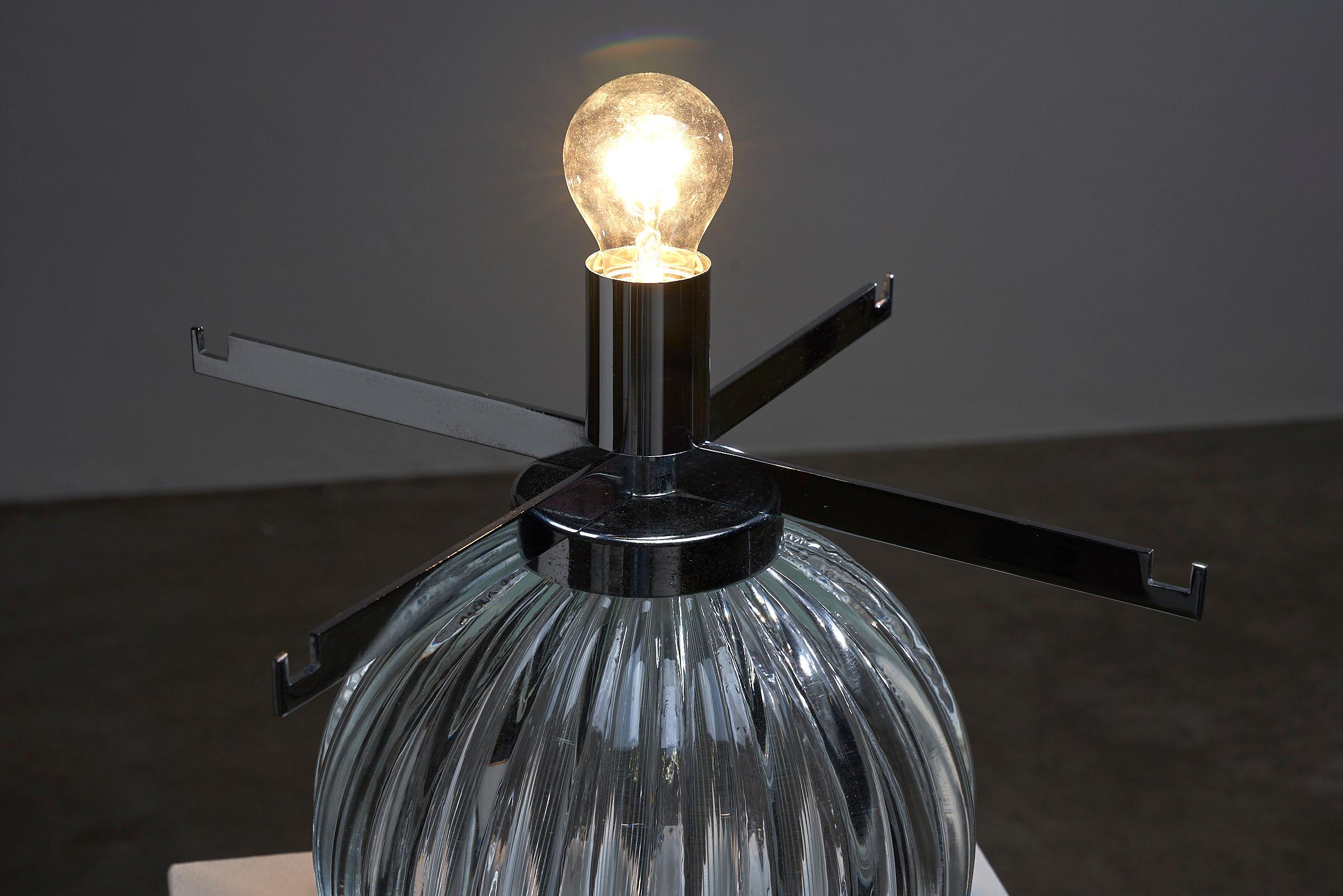 Schimmernde Glaspilz-Tischlampe aus Murano-Glas im Angebot 1