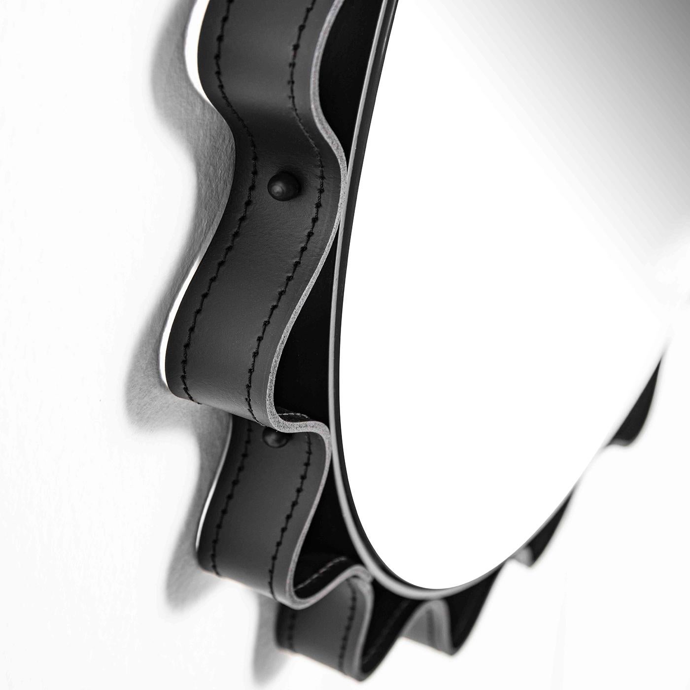 Glimt Round Wall Mirror by Enrico Pellizzoni In New Condition For Sale In Milan, IT