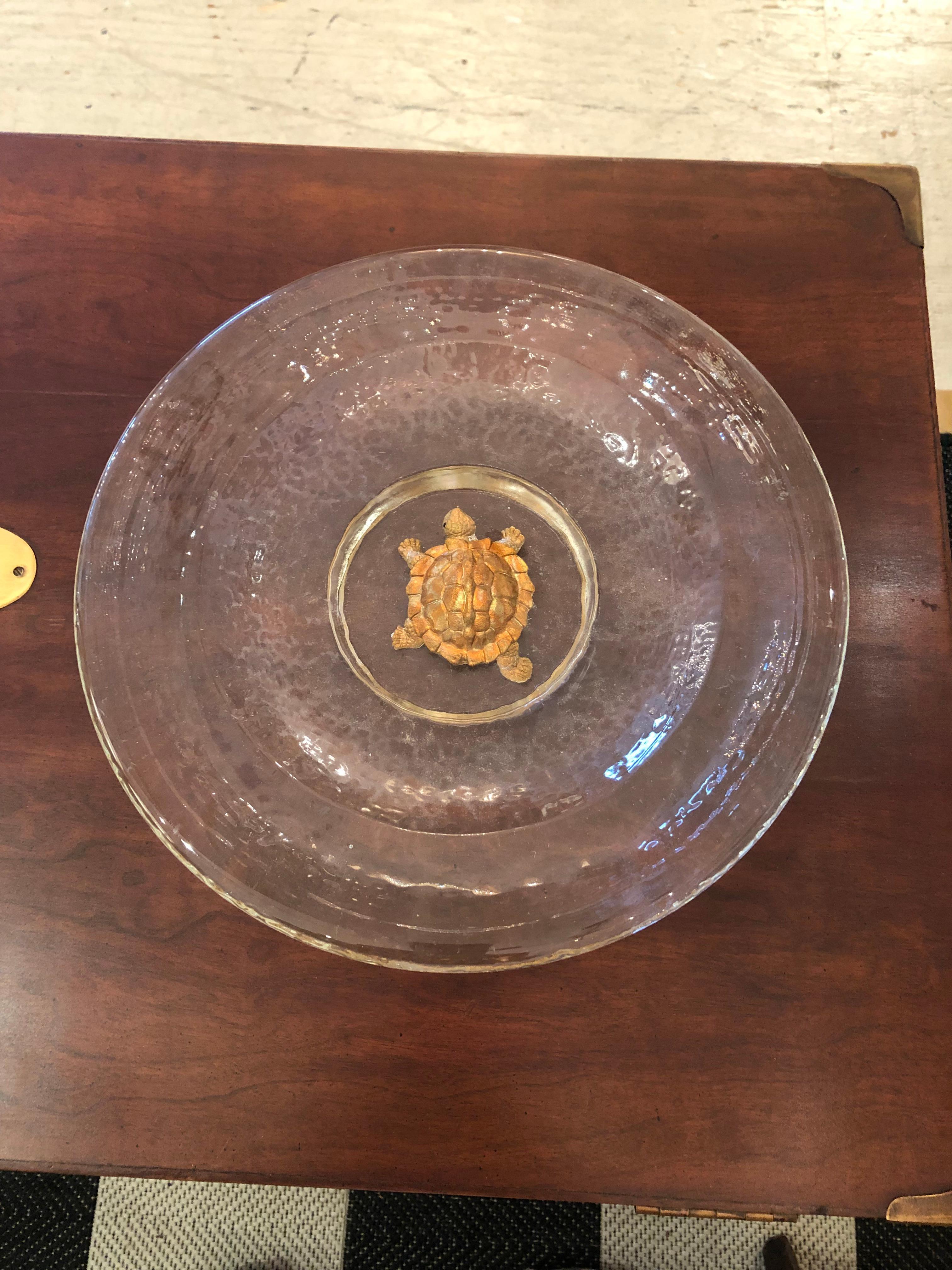 Glistening Bucquet Rippled Glass Bowl with Copper and Gilded Turtle Decoration In Good Condition For Sale In Hopewell, NJ