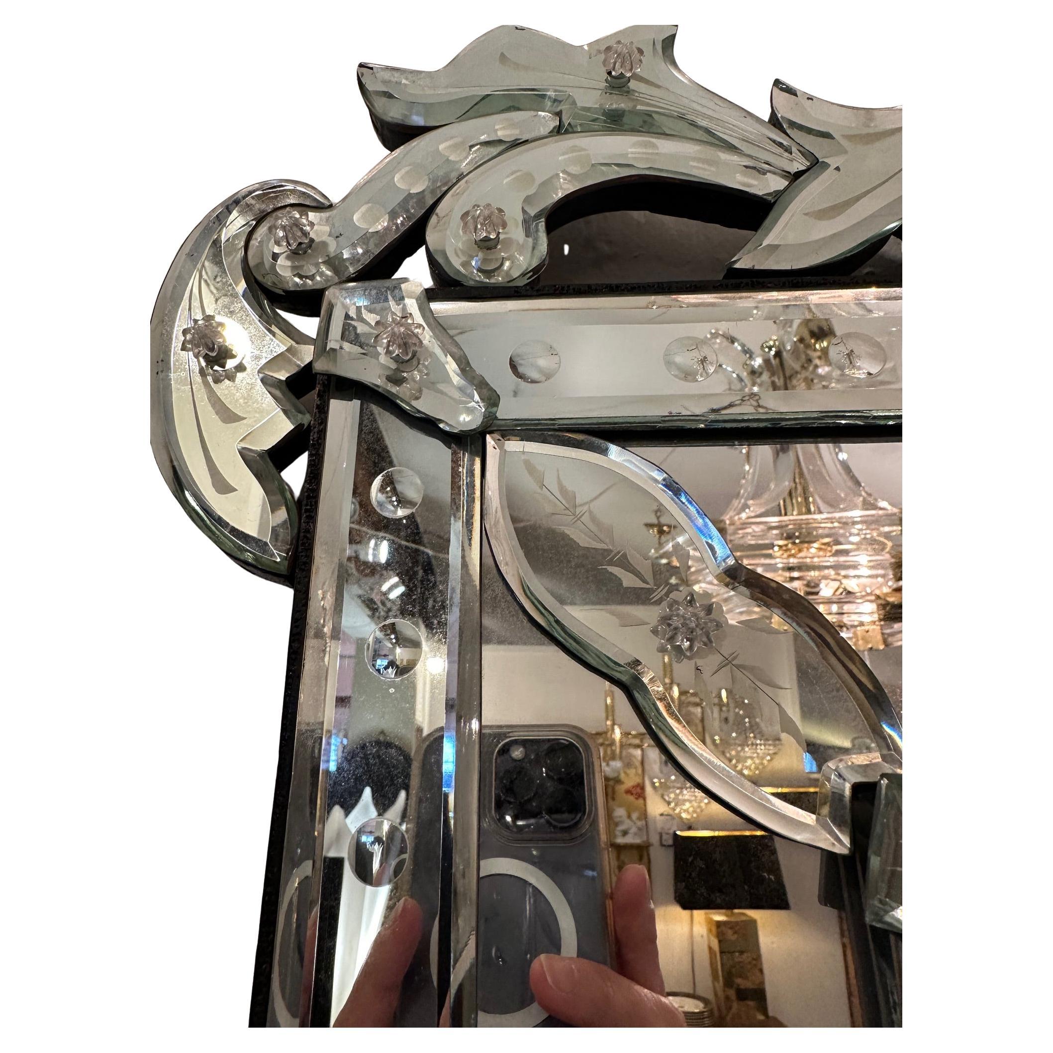 Glistening & Glamorous Venetian Style Mirror In Good Condition For Sale In Hopewell, NJ
