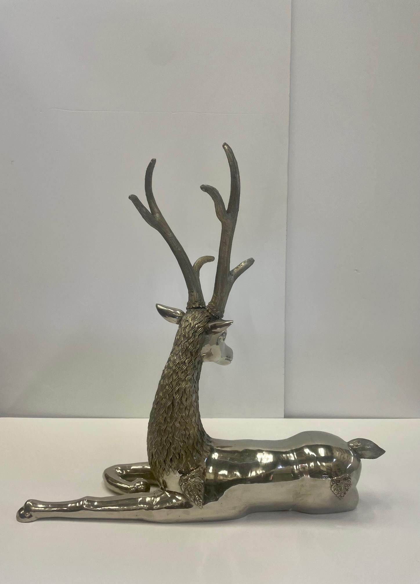 Grande sculpture de cerf en laiton coulé nickelé scintillant en vente 1