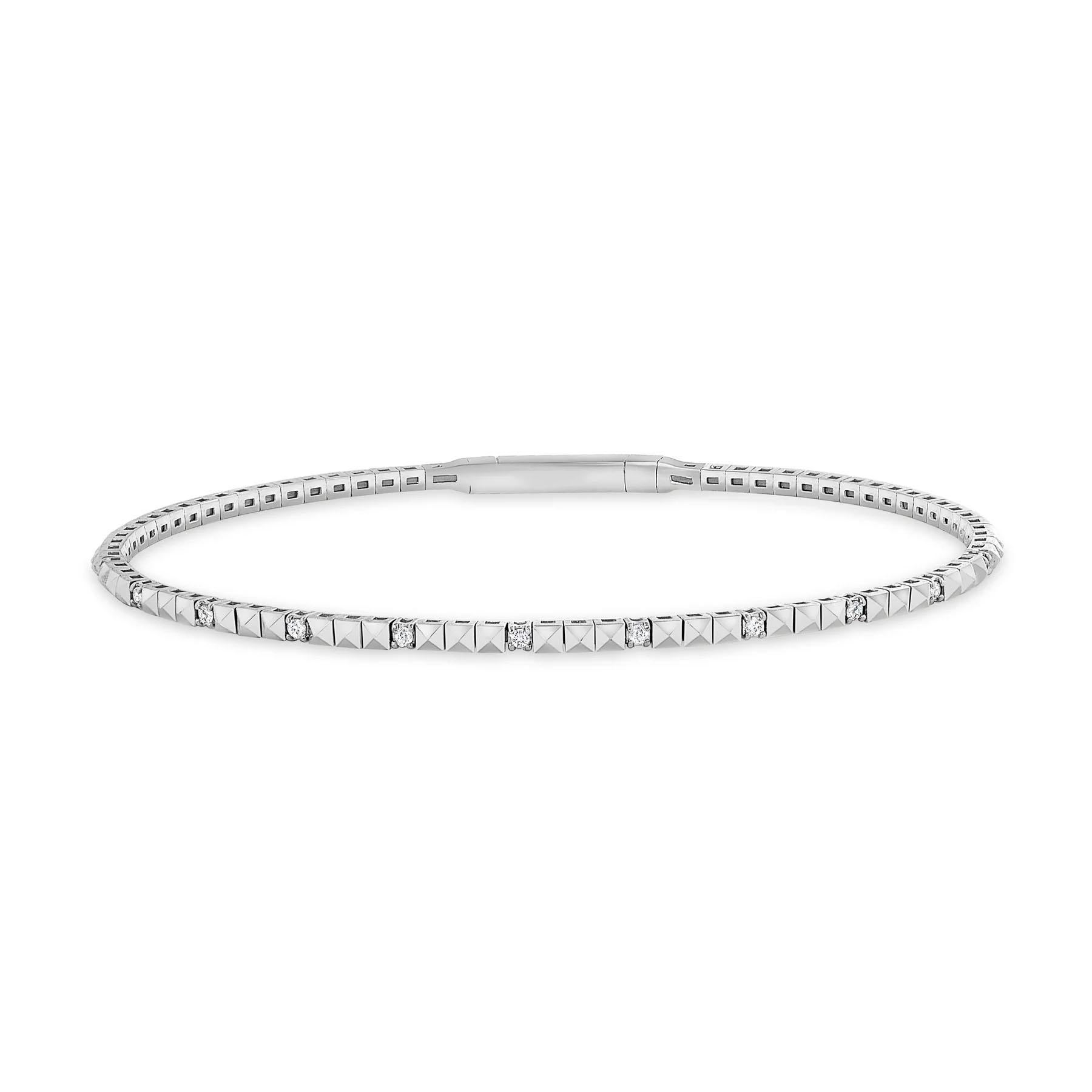 Bracciale in oro 14K con diamanti rotondi di precisione. Realizzato con precisione e impreziosito da scintillanti diamanti a taglio rotondo, offre un mix perfetto di bellezza senza tempo e moderna raffinatezza. Disponibile in oro bianco, giallo e