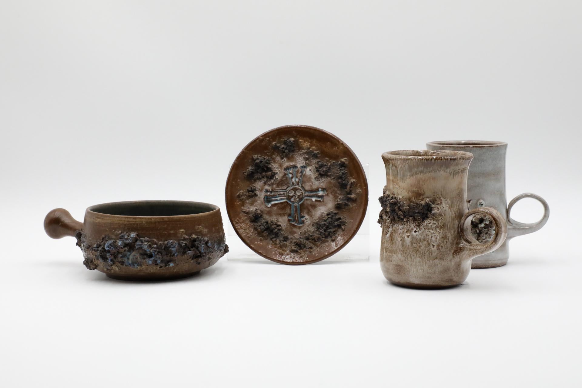 Glit Pottery a été fondée en 1958 par Einar Flason, un homme d'affaires, Petur Samundsen, alors chef de la Fédération des industries islandaises, sculpteur et artiste céramiste. Au cours de sa première décennie d'activité, Glit s'est résolument