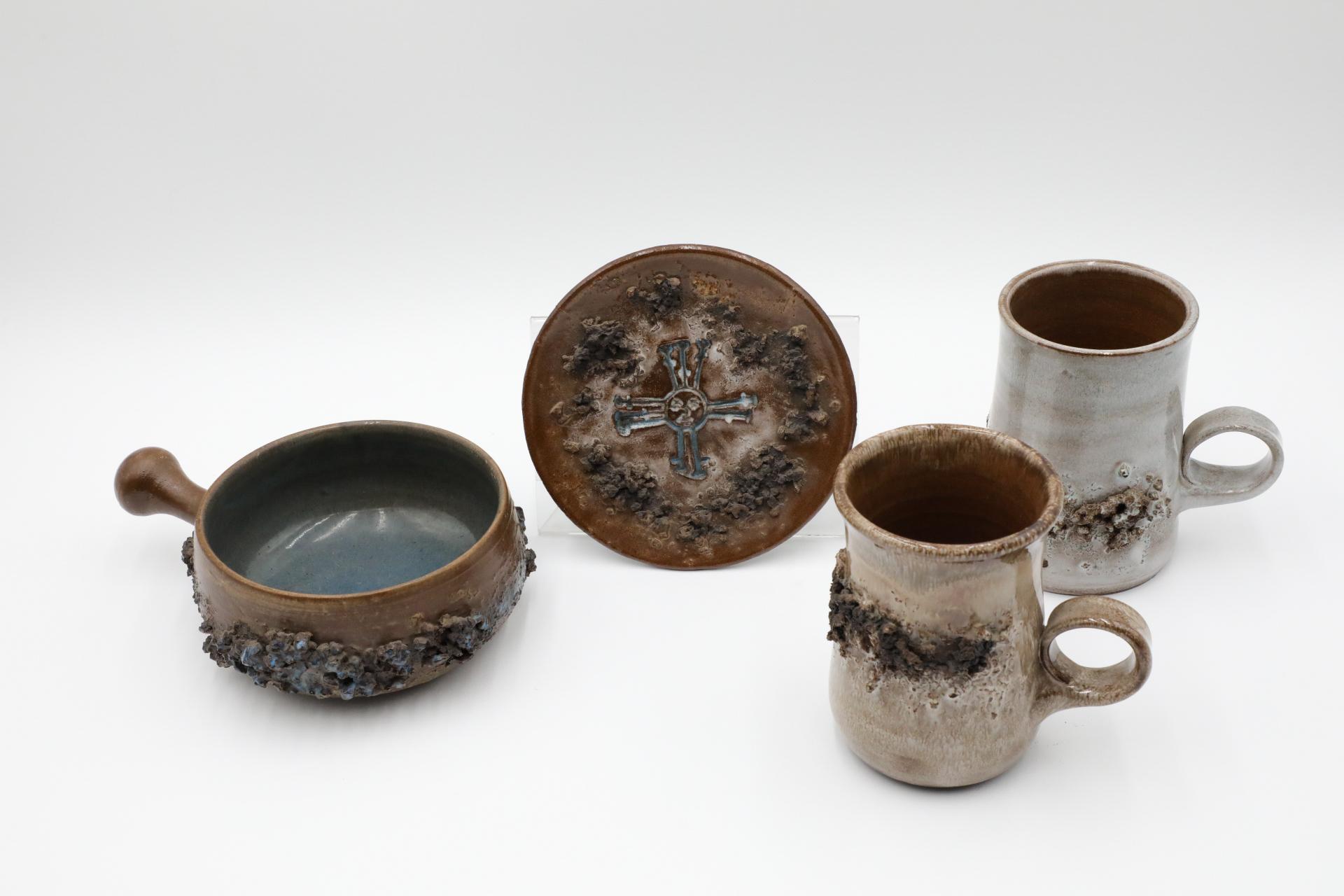 Mid-Century Modern Glit HF Icelandic Mid-Century Fat Lava Ceramic Set of Mugs, Pot & Plate en vente