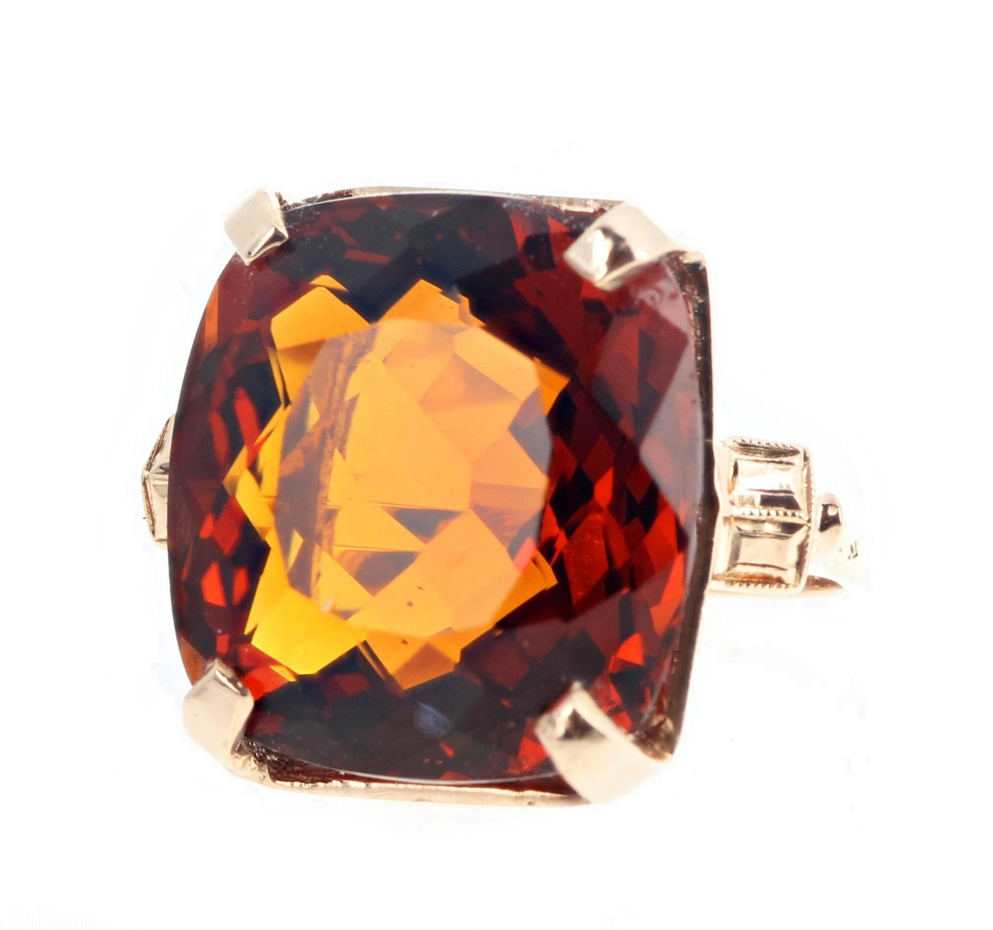 AJD 16 Carats Natural Glittering Brazilian Citrine & Diamonds Gold Cocktail Ring For Sale 1