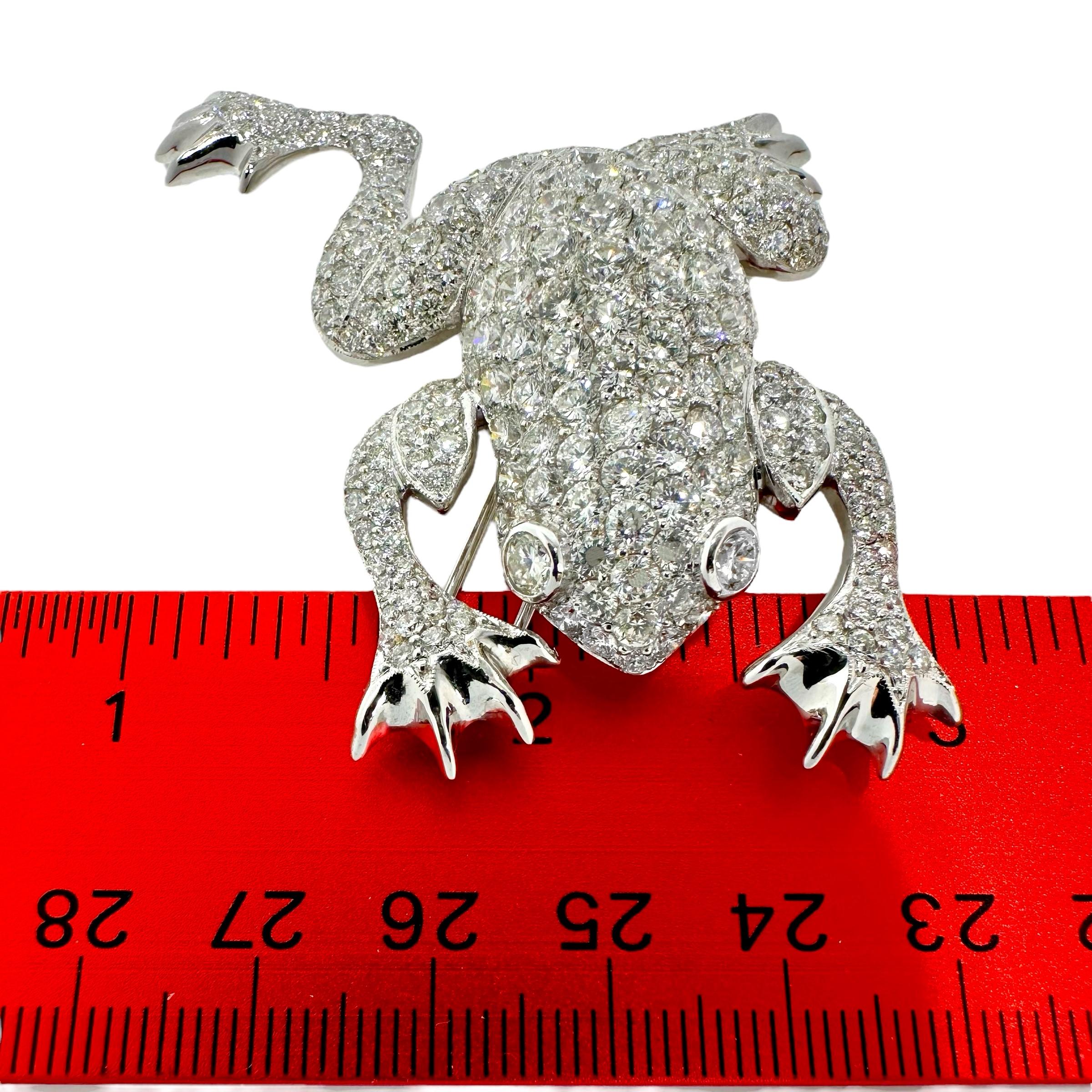 Glittering 18k White Gold Diamond Encrusted Leaping Frog Brooch with 9.50cts For Sale 2