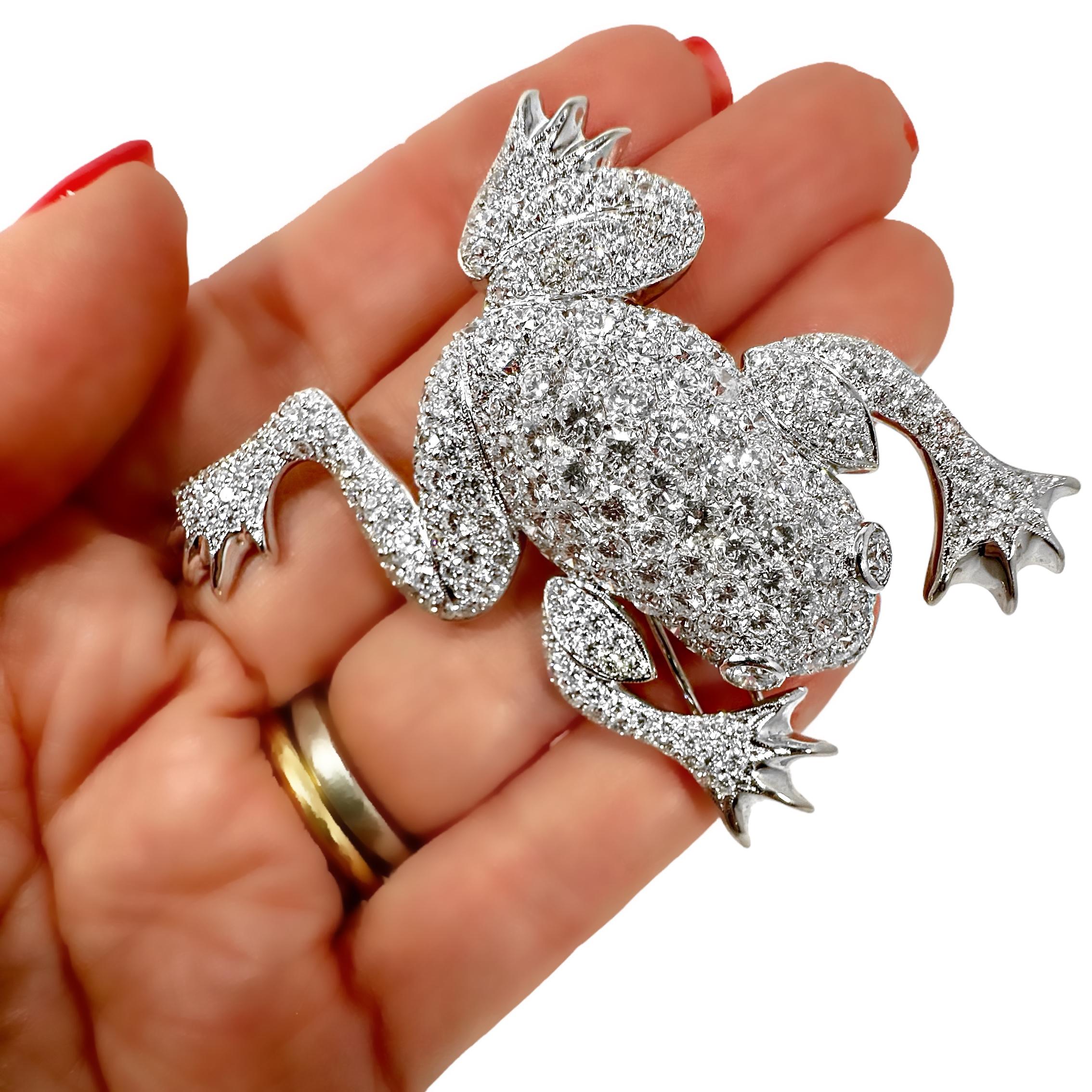 Glittering 18k White Gold Diamond Encrusted Leaping Frog Brooch with 9.50cts For Sale 3