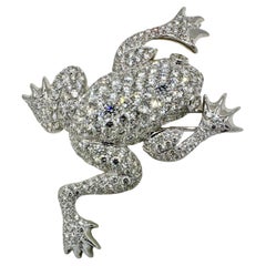 Antique Glittering 18k White Gold Diamond Encrusted Leaping Frog Brooch with 9.50cts