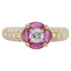 Glittering 18k Yellow Gold Ruby and Diamond Pave Ring w/1.35 ct - IGI Certified 