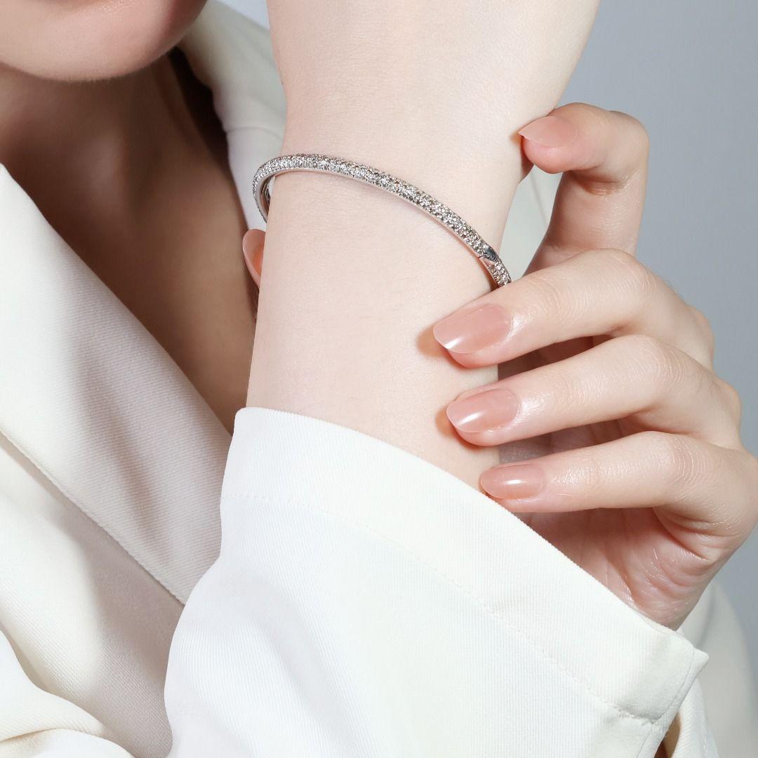 Featuring this exquisite 18k white gold bracelet, a masterpiece crafted to grace your wrist. Shimmering with 346 round brilliant diamonds, boasting a total carat weight of 3.75ct, this bracelet exudes timeless elegance. Each diamond is meticulously