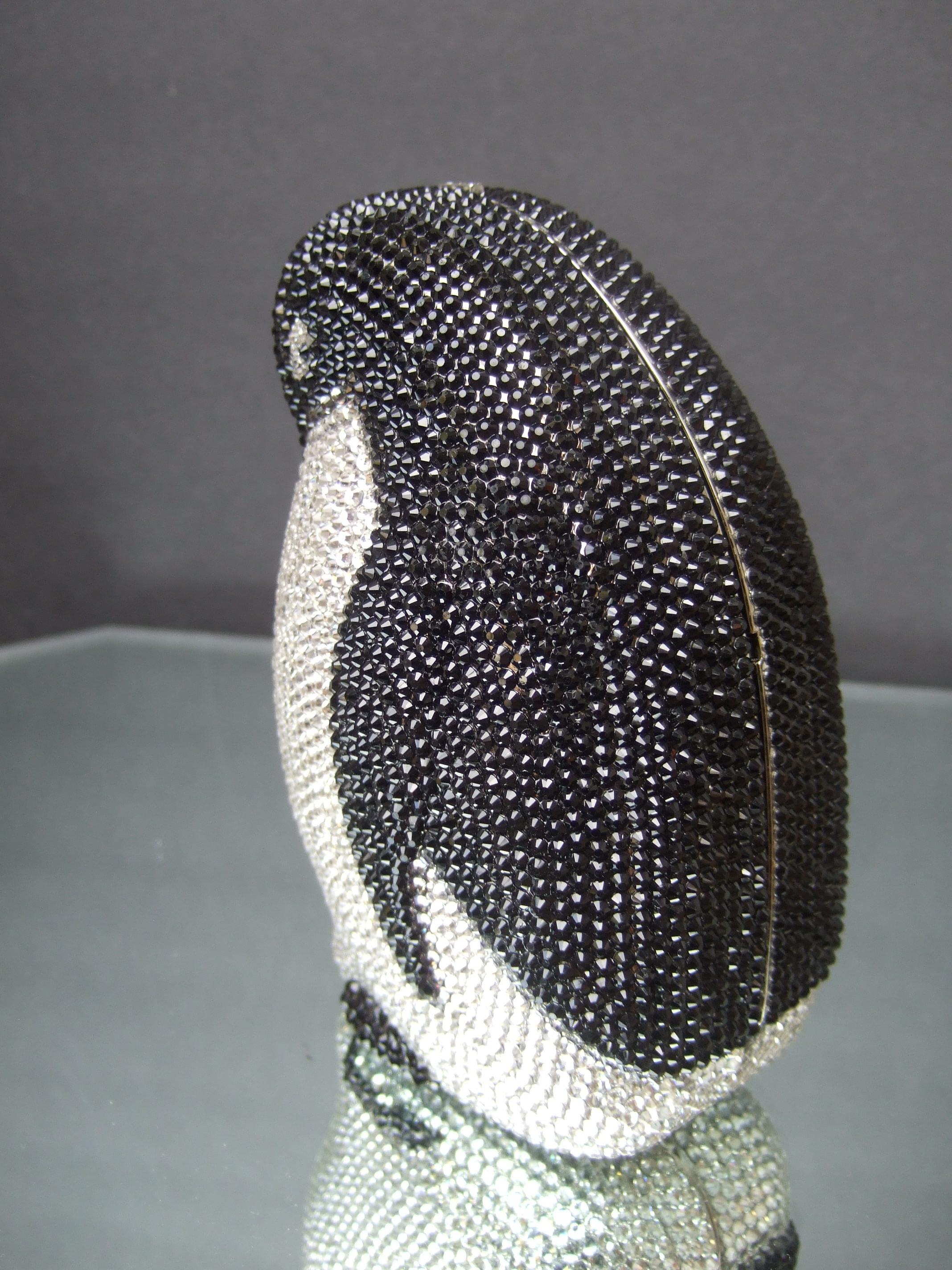 Pingouin incrusté de cristaux scintillants  Sac de soirée c 21e c. en vente 7