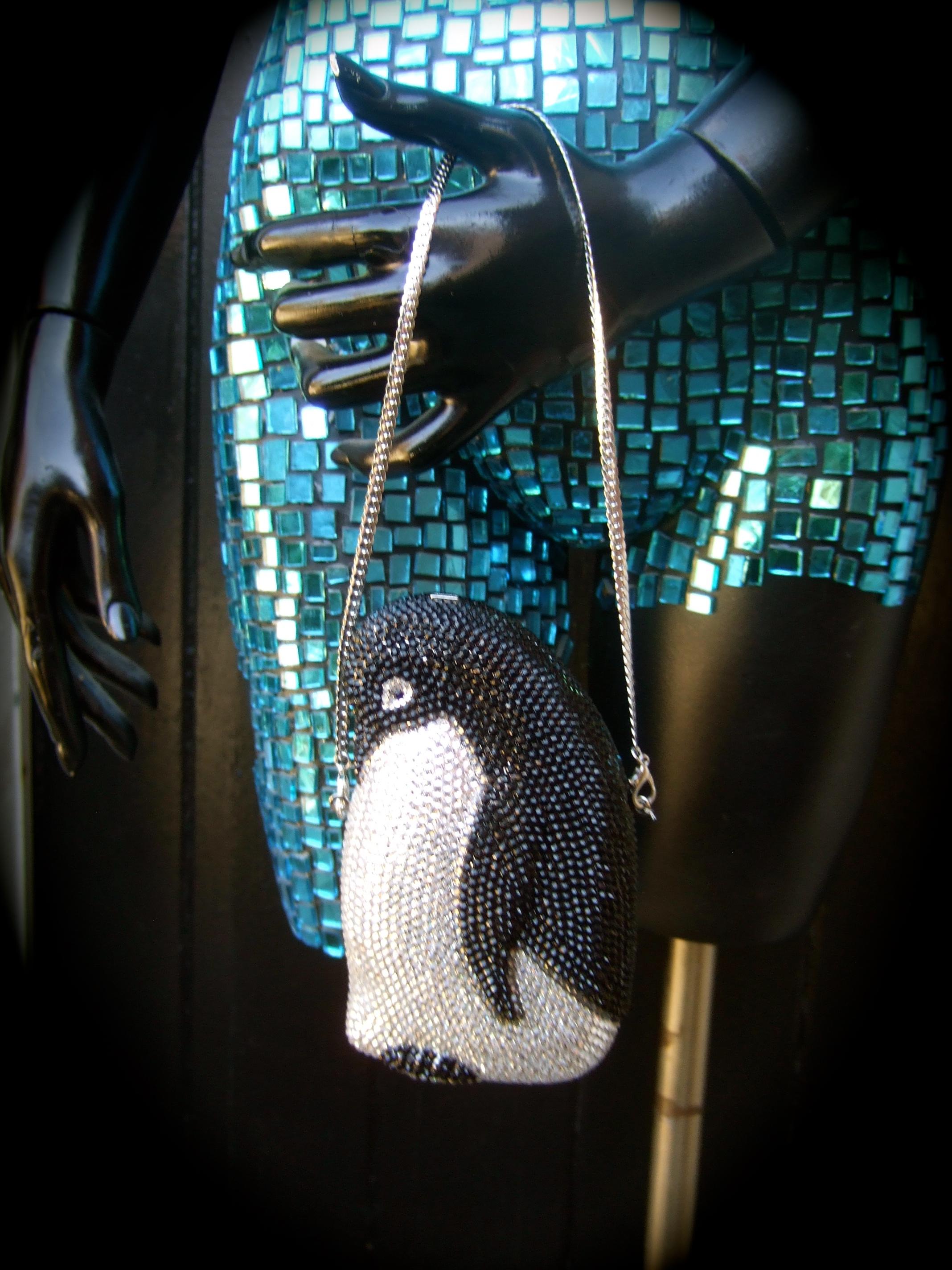 Pingouin incrusté de cristaux scintillants  Sac de soirée c 21e c. en vente 2