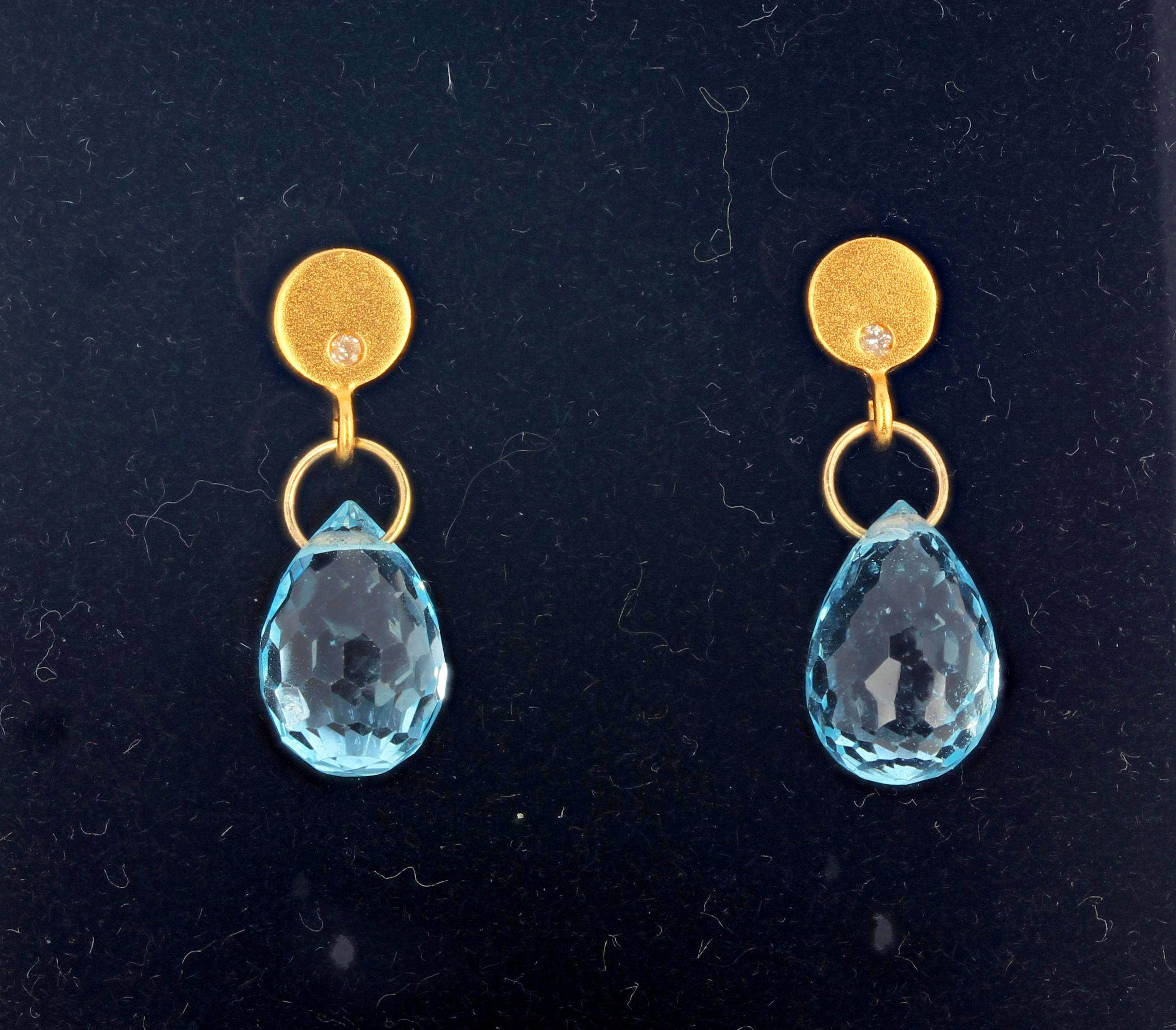 Glittering Elegant Dangling Blue Topaz & Diamond 14 Kt Yellow Gold Stud Earrings In New Condition In Raleigh, NC