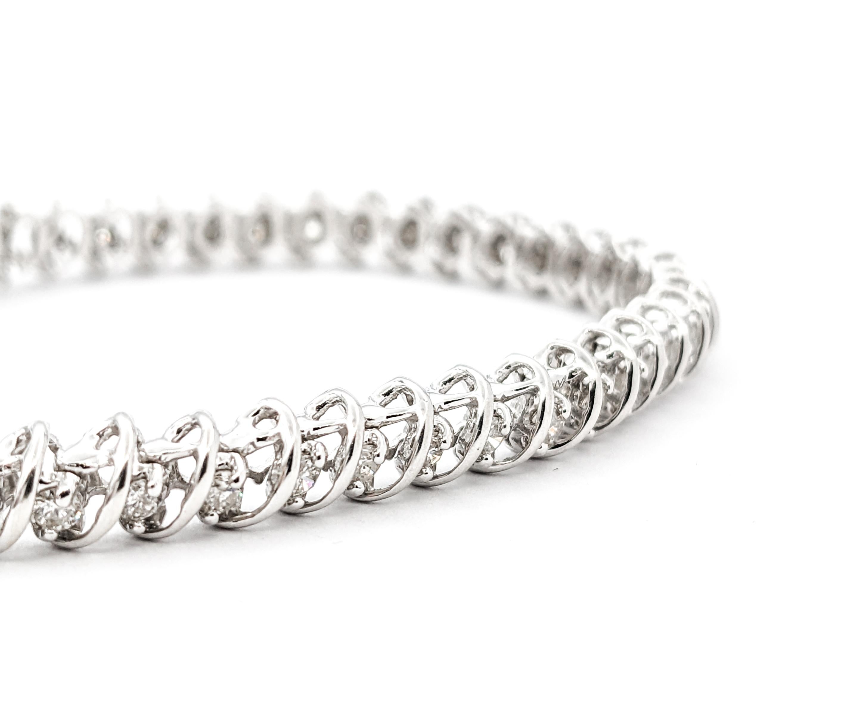 Glittering Diamond & 14K White Gold Tennis Bracelet

This beautiful bracelet is crafted in 14kt white gold and features 2.00ctw round brilliant-cut diamonds, I1 clarity and H-I color. This bracelet measures 7 inches; total weight is 13.56g.

14kt