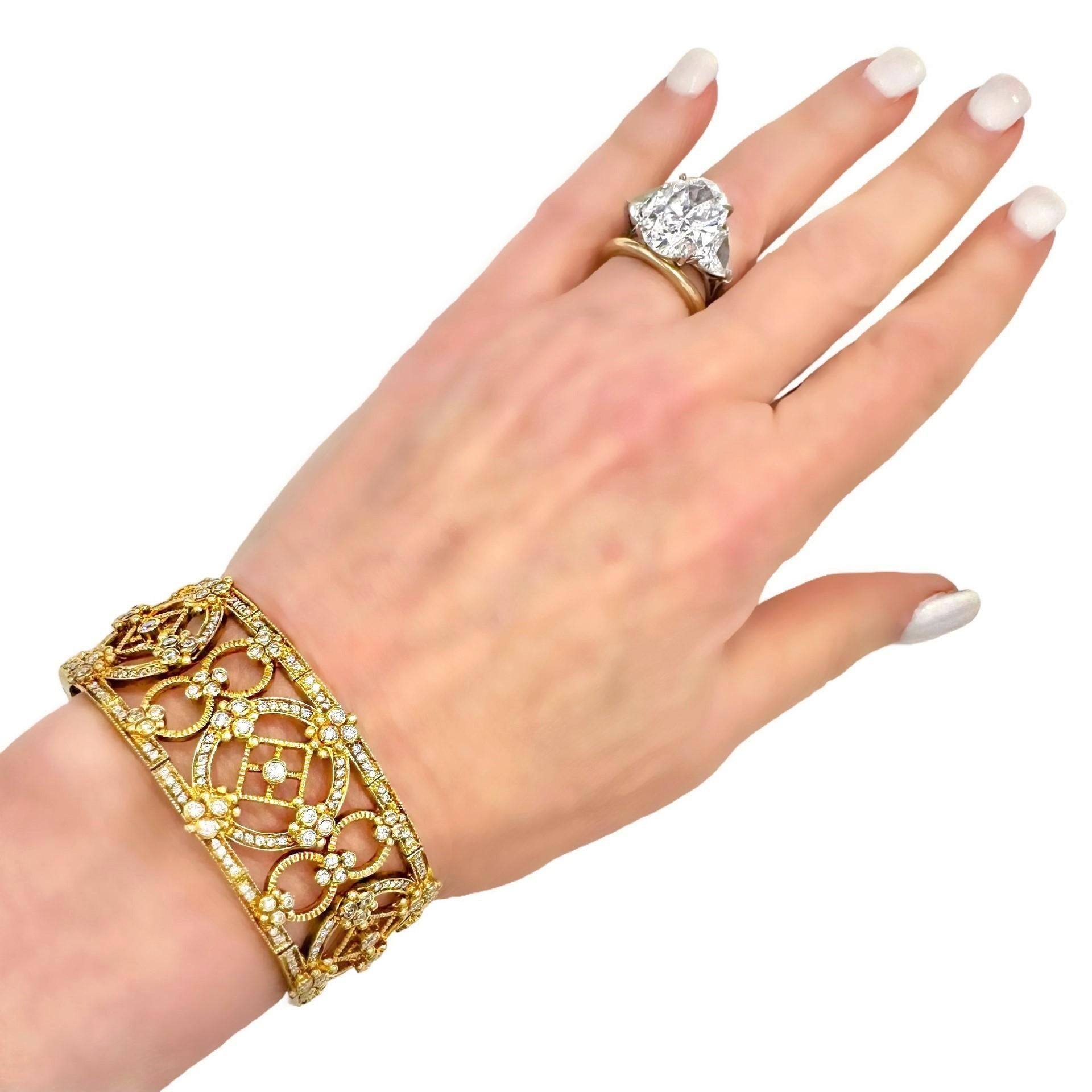 Glitzerndes Judith Ripka Manschettenarmband aus 18 Karat Gelbgold mit Diamanten 5