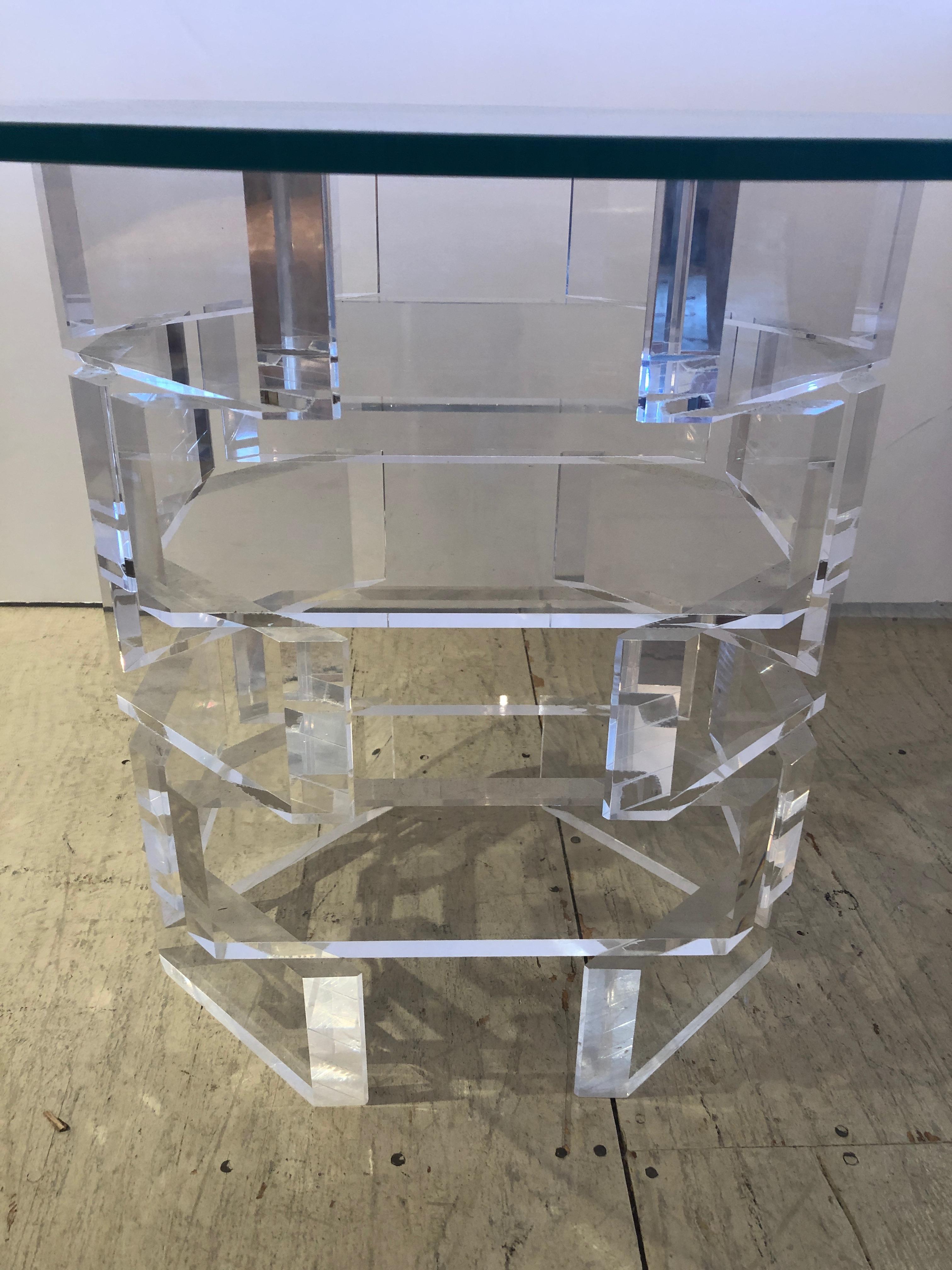 Glitzy Mid-Century Modern Lucite Side Table In Excellent Condition For Sale In Hopewell, NJ