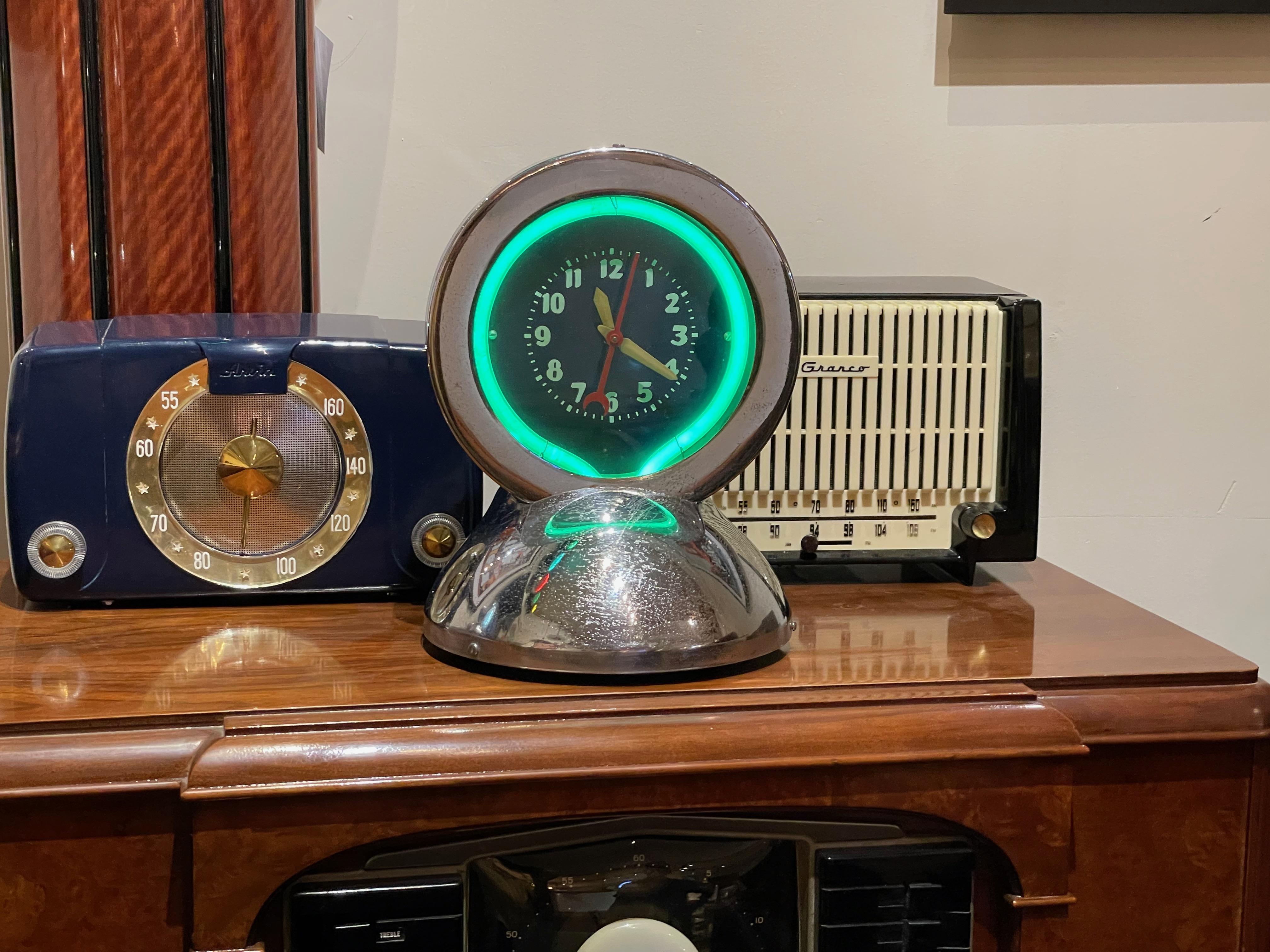 American Glo Dial Neon Chrome Desk Clock with Original Green Neon For Sale