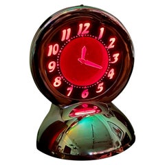 Horloge de bureau chromée néon Glo Dial avec néon rouge rubis