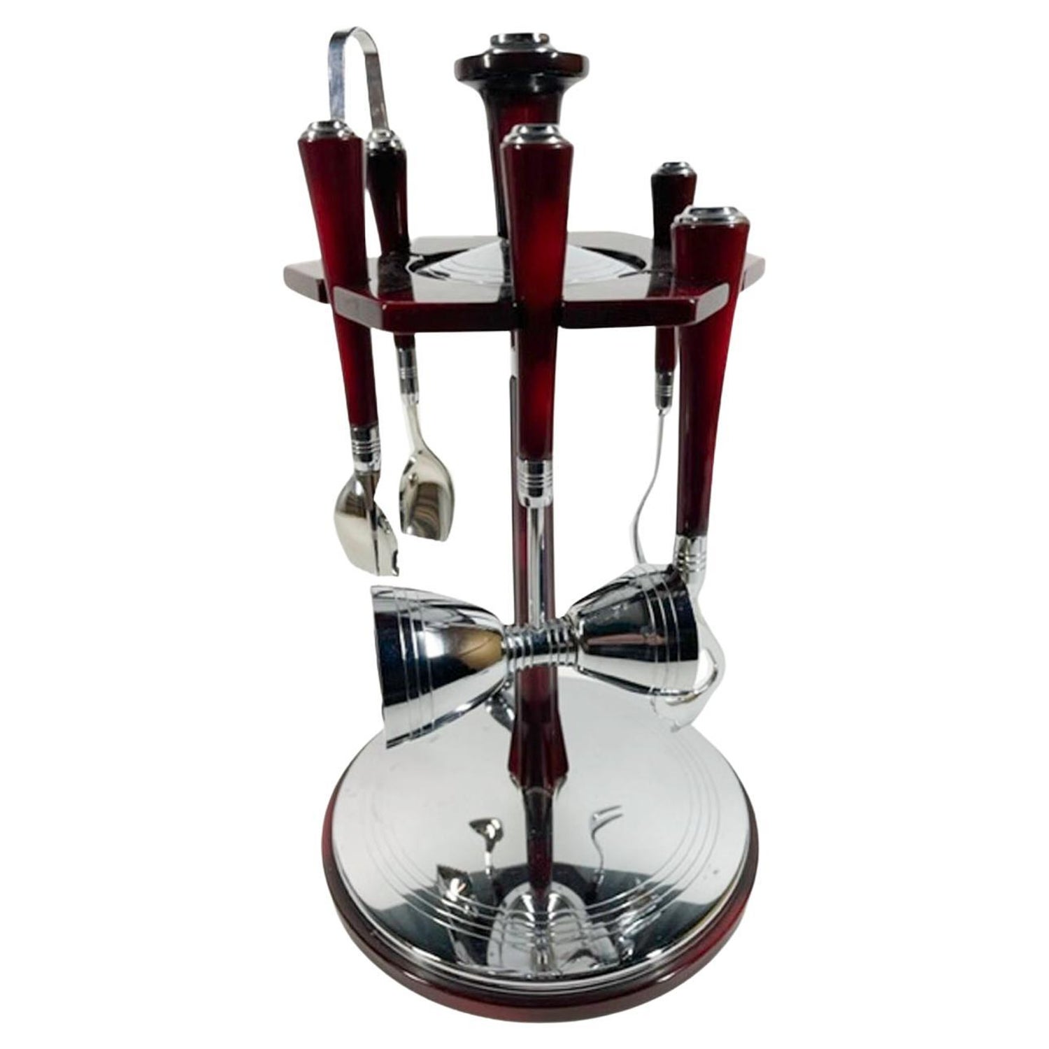 https://a.1stdibscdn.com/glo-hill-6-piece-bar-tool-set-with-revolving-stand-in-red-bakelite-and-chrome-for-sale/f_13752/f_310754721667146135693/f_31075472_1667146135989_bg_processed.jpg?width=1500