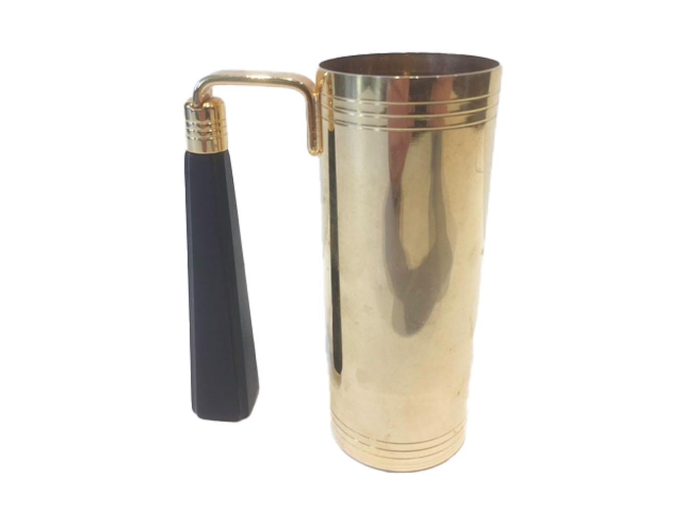 Gold-toned bar jigger by Glo-Hill in the form of a traffic light with a black Bakelite handle. The front with red, yellow and green 
