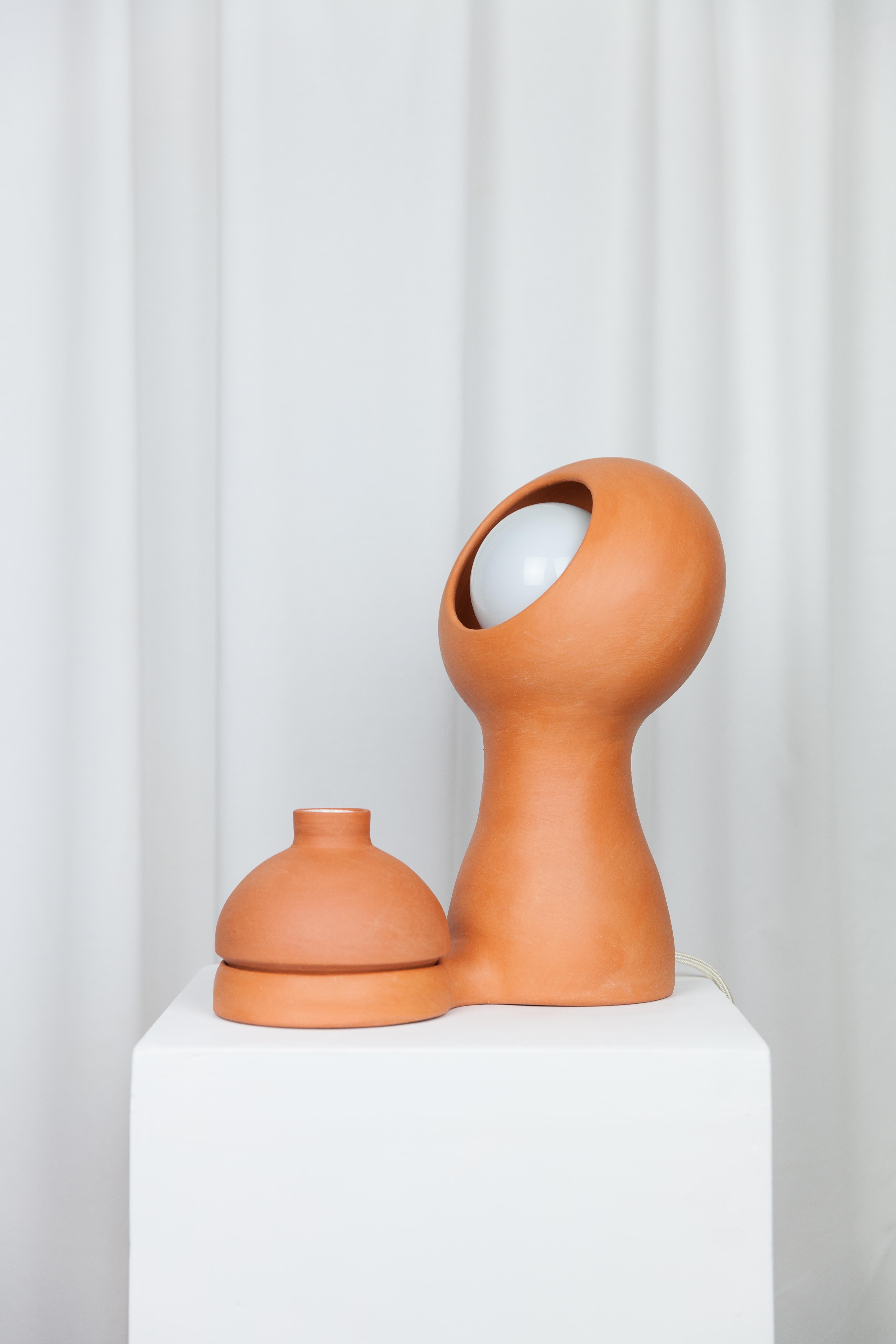 Glob Terracotta lamp + vase by Lola Mayeras
Dimensions: D29 x W 18 x W 32 cm
Materials: Earthenware.
Other colors available.

Lamp with detachable vase, white earthenware, glazed in beige.
This piece is designed and handcrafted in the south of