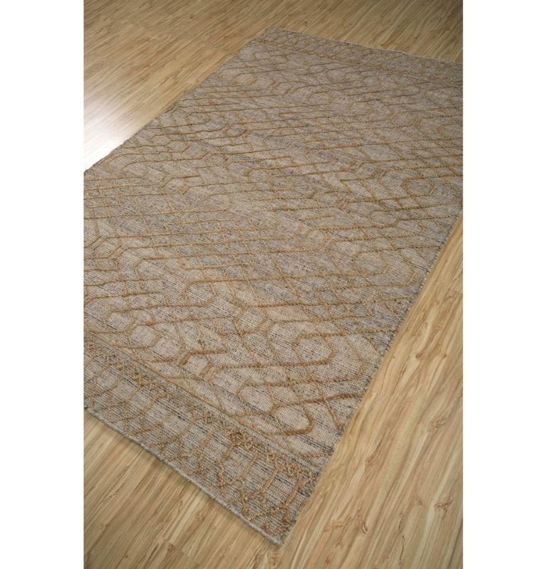 Experience the epitome of refined elegance with our Flatweave rug. Its understated patterns effortlessly flow into subtle gradients, creating a minimal and unembellished design. The light peach color palette exudes tranquility, adding a serene touch