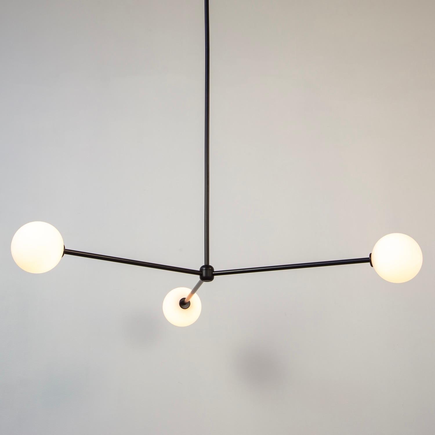 XXIe siècle et contemporain Lustre Globe 3, par RESEARCH Lighting, noir, globe en verre de 5 po, fait sur commande en vente