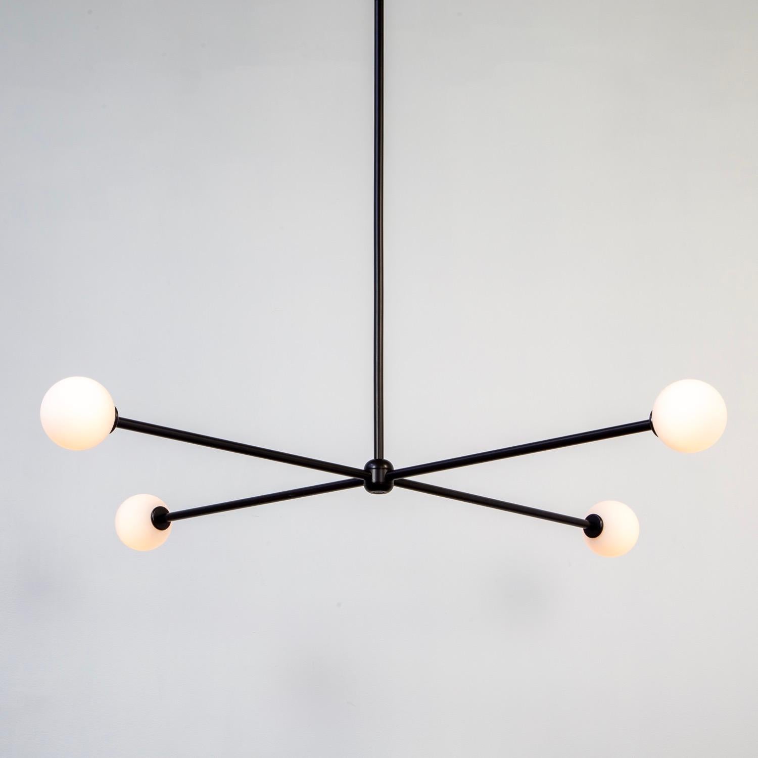 Moderne Lustre Globe 4, par RESEARCH Lighting, noir,  Globe en verre de 3 pouces, fabriqué sur commande en vente