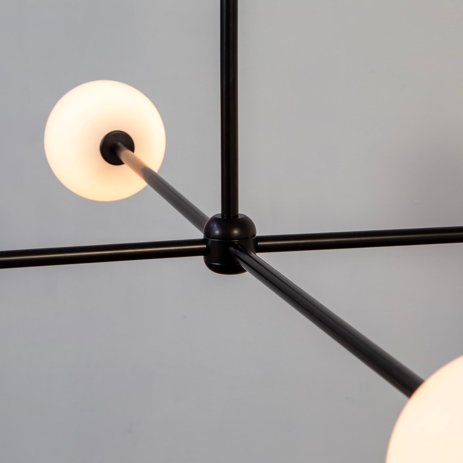 Lustre Globe 4, par RESEARCH Lighting, noir, globe en verre 5po, modèle de plancher en vente 2