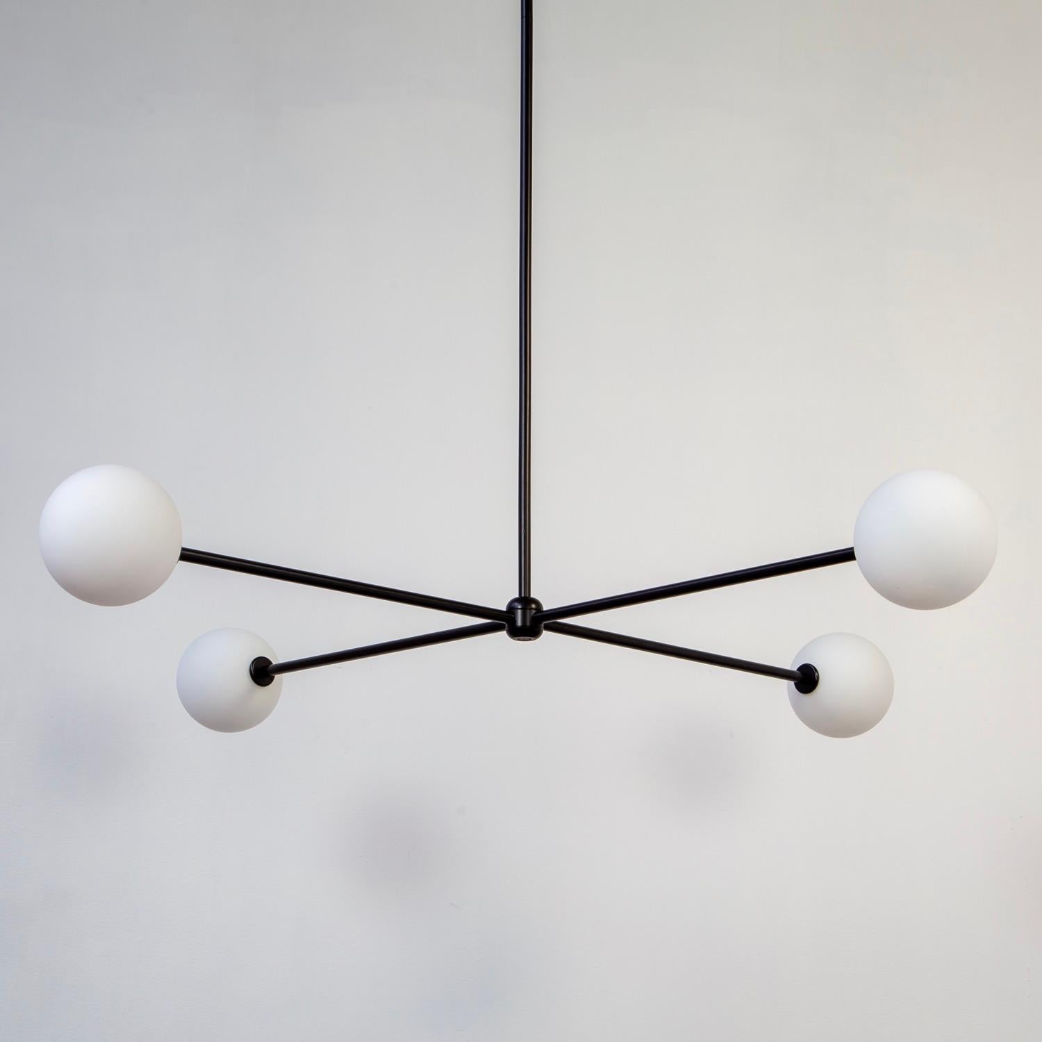 Moderne Lustre Globe 4, par RESEARCH Lighting, noir, globe en verre 5po, modèle de plancher en vente