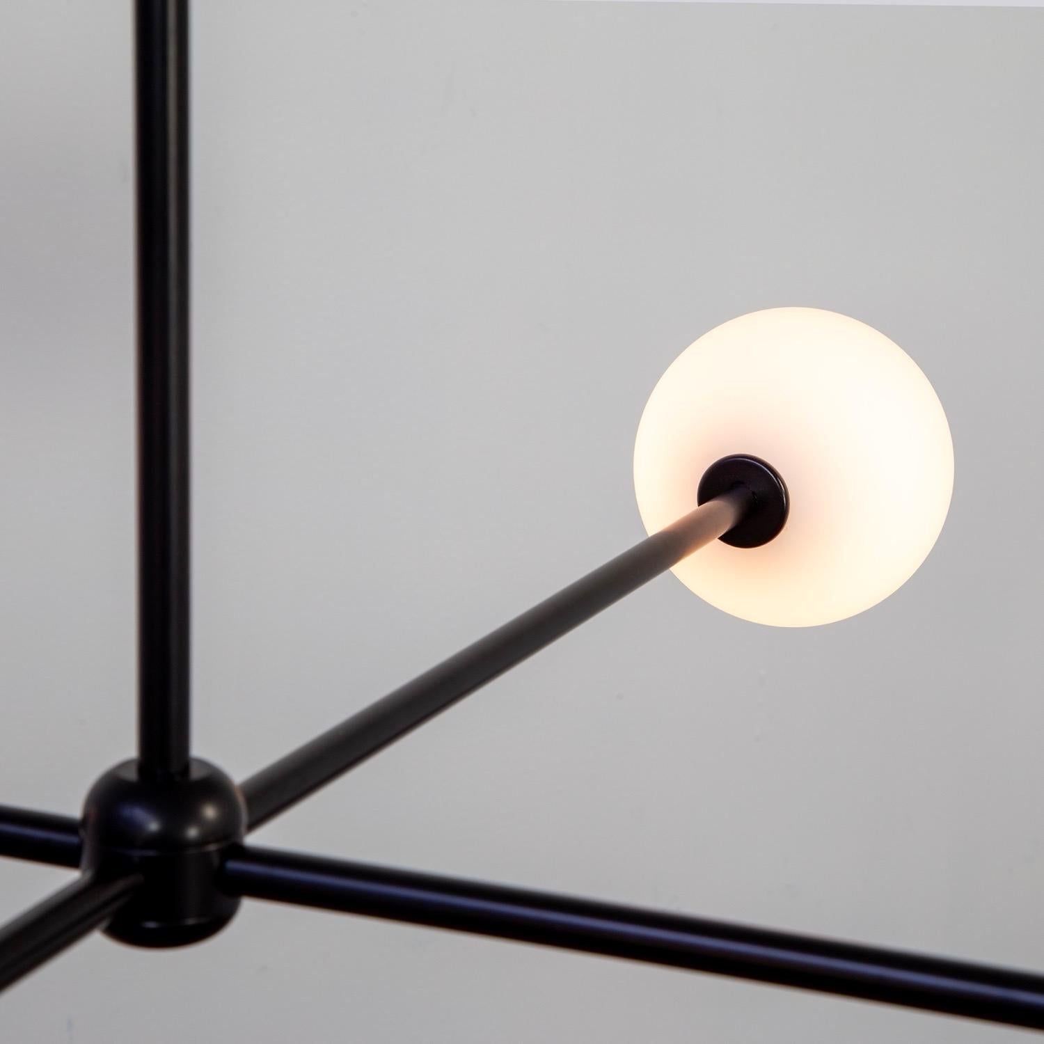 Lustre Globe 4, par RESEARCH Lighting, noir, globe en verre 5po, modèle de plancher en vente 1