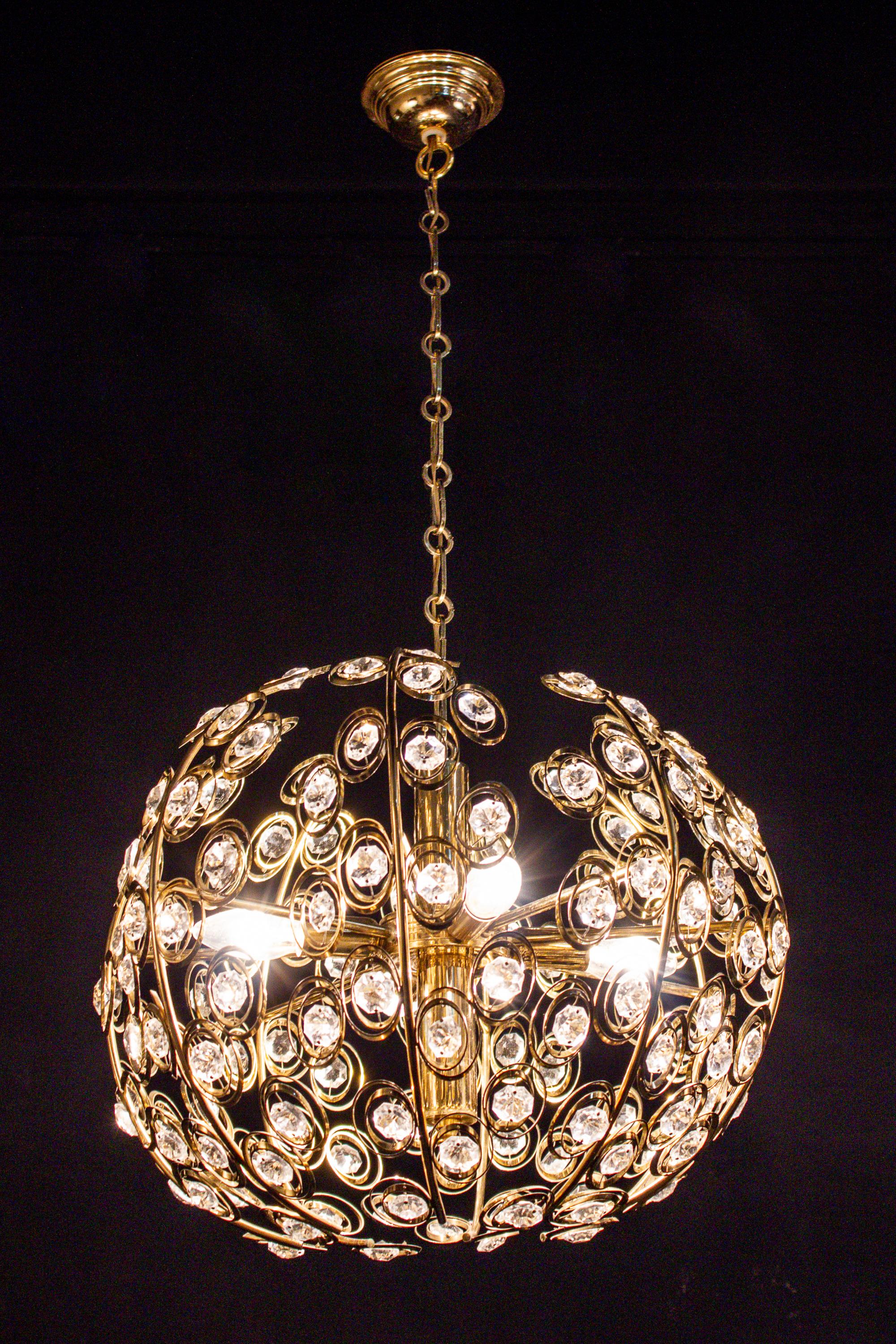 Globe and Diamond Crystal Midcentury Chandelier by Gaetano Sciolari, 1960 For Sale 5