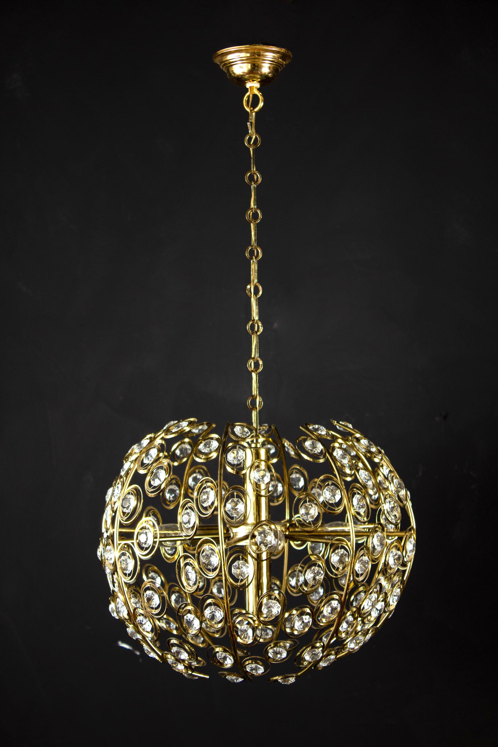 Italiano Lampadario a globo e diamante del Medioevo di Gaetano Sciolari, 1960 in vendita