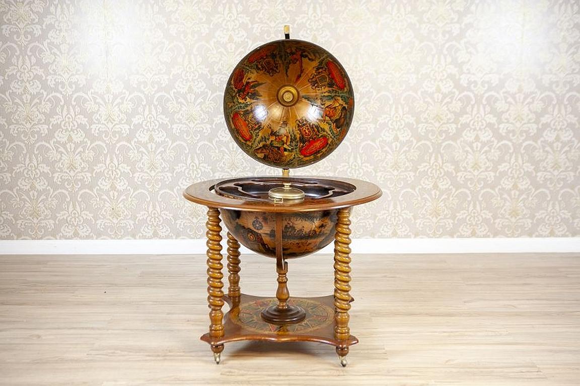 Globe bar from the Mid-20th Century.

We present you this elaborately decorated and elegant in its form globe bar. It is placed on four wooden legs, which are finished with rolls.