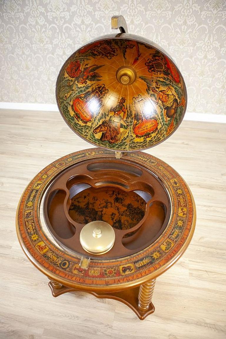 Globe Bar from the Mid-20th Century In Good Condition In Opole, PL