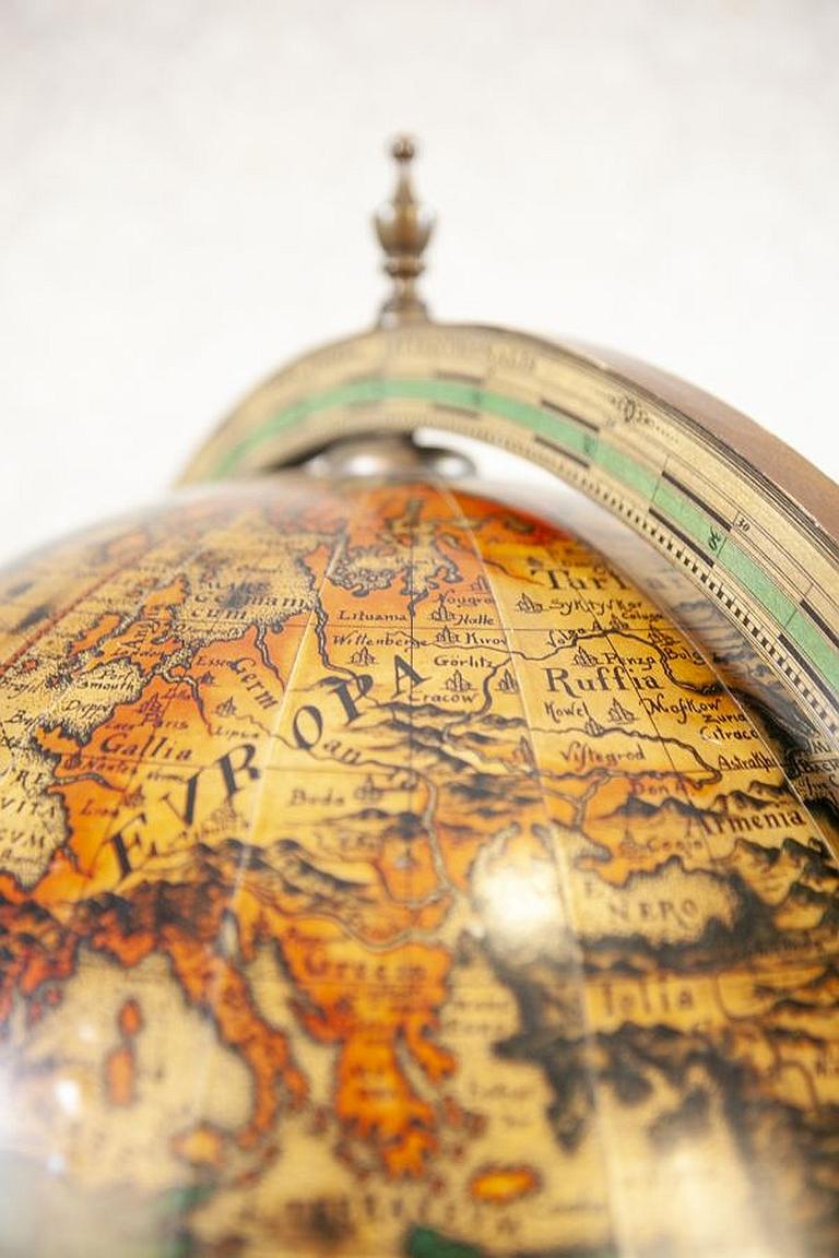 Globe Bar from the Mid-20th Century 4