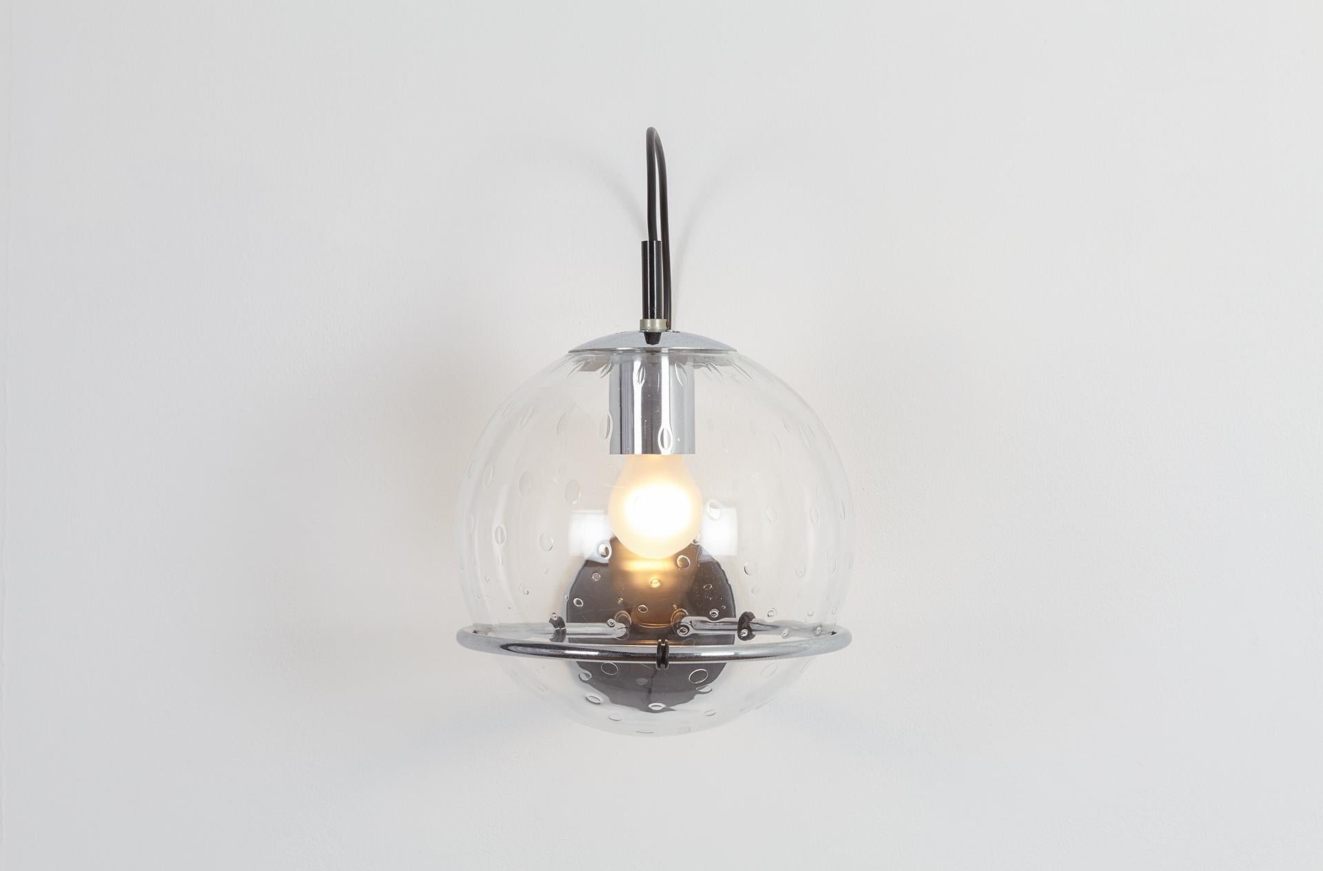 Chrome ring and glass globe decorated with air bubbles. Excellent condition.

Since Frank Ligtelijn designed his Globe series for RAAK in the early 1960s, the idea of a spherical lamp shade stayed a recurring source of inspiration for the