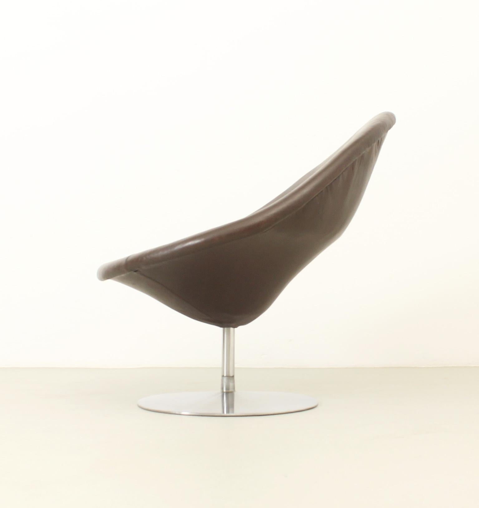 Globe Chair by Pierre Paulin in Brown Leather for Artifort For Sale 6