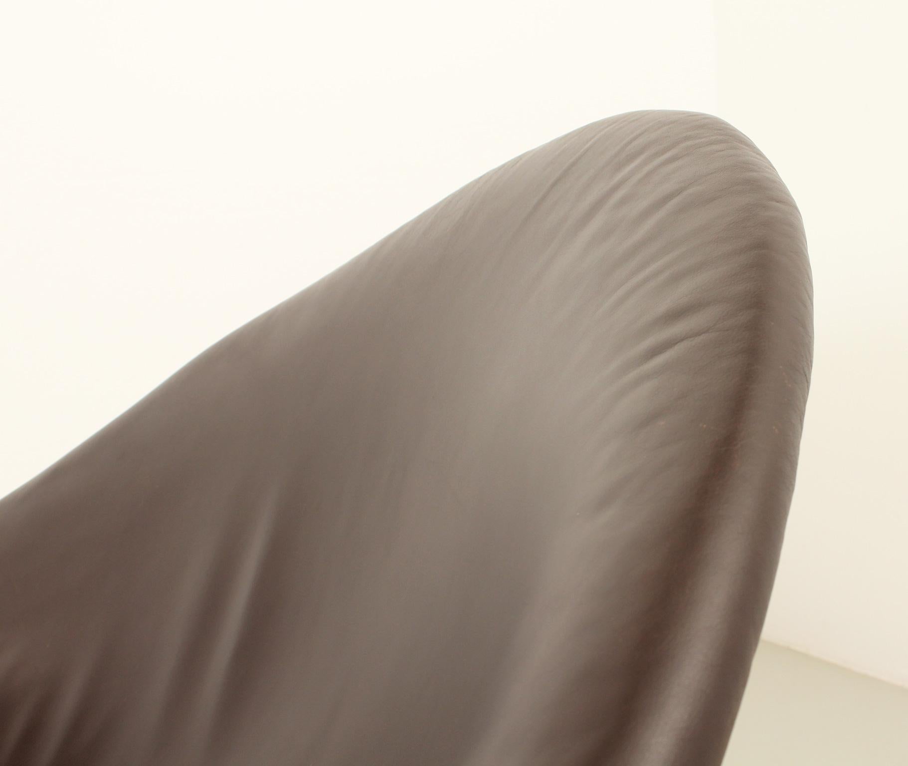 Chaise Globe de Pierre Paulin en cuir Brown pour Artifort Bon état - En vente à Barcelona, ES