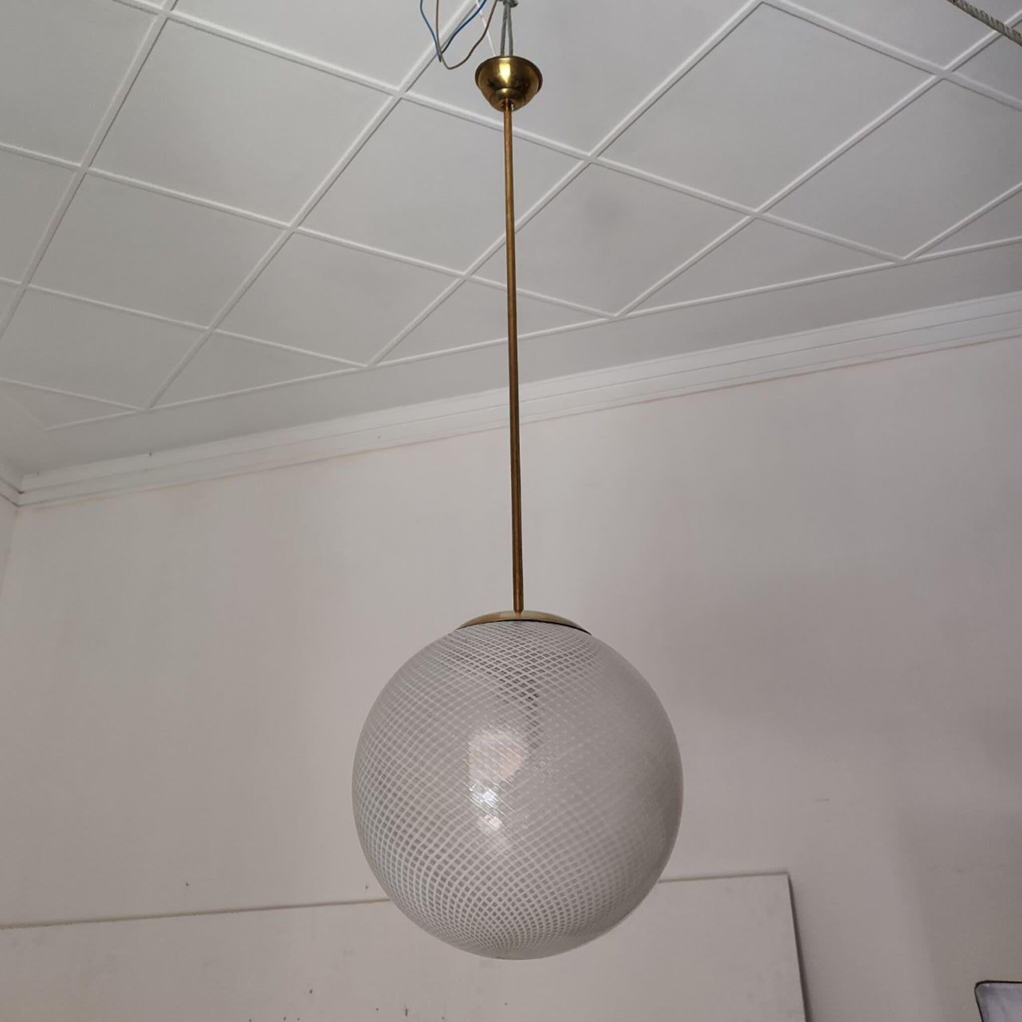 Mid-20th Century Globe Chandelier Reticello attibuited to Carlo Scarpa per Venini, Murano, 1950s For Sale