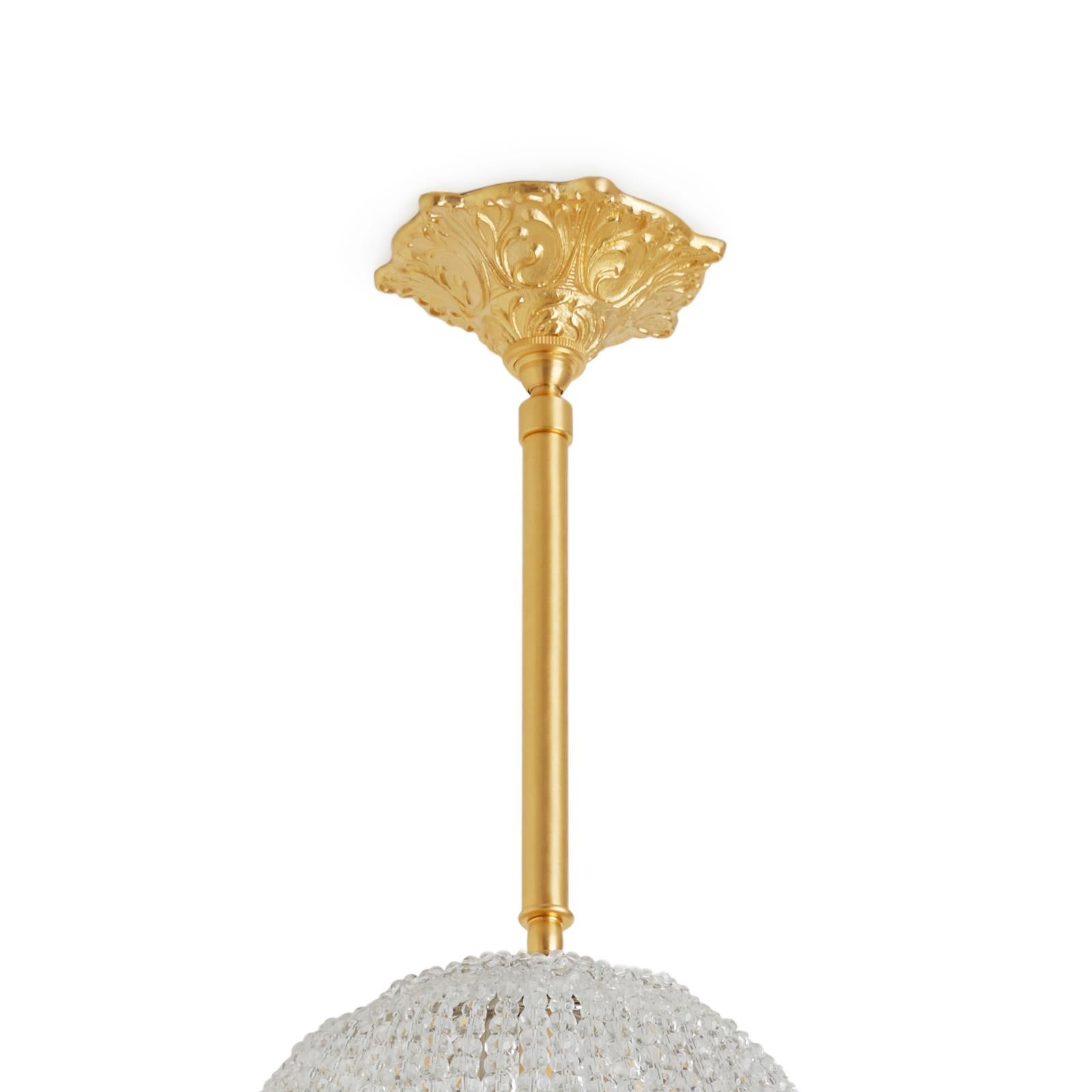 Fatto a mano Globe Crystal Beaded Small Pendant Light (Luce a sospensione piccola con perline di cristallo) in vendita